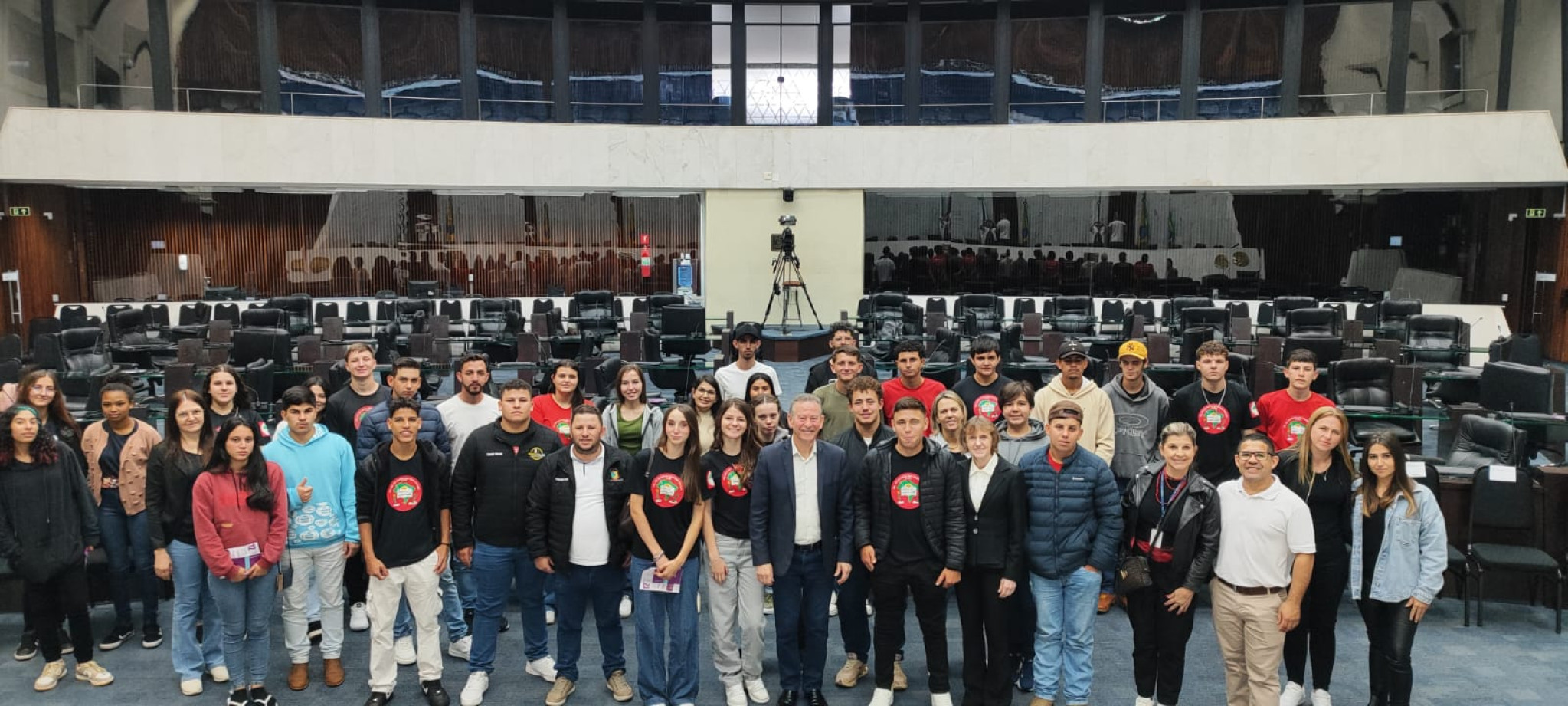 Alunos de Rio Bonito do Iguaçu visitam a Assembleia Legislativa   
