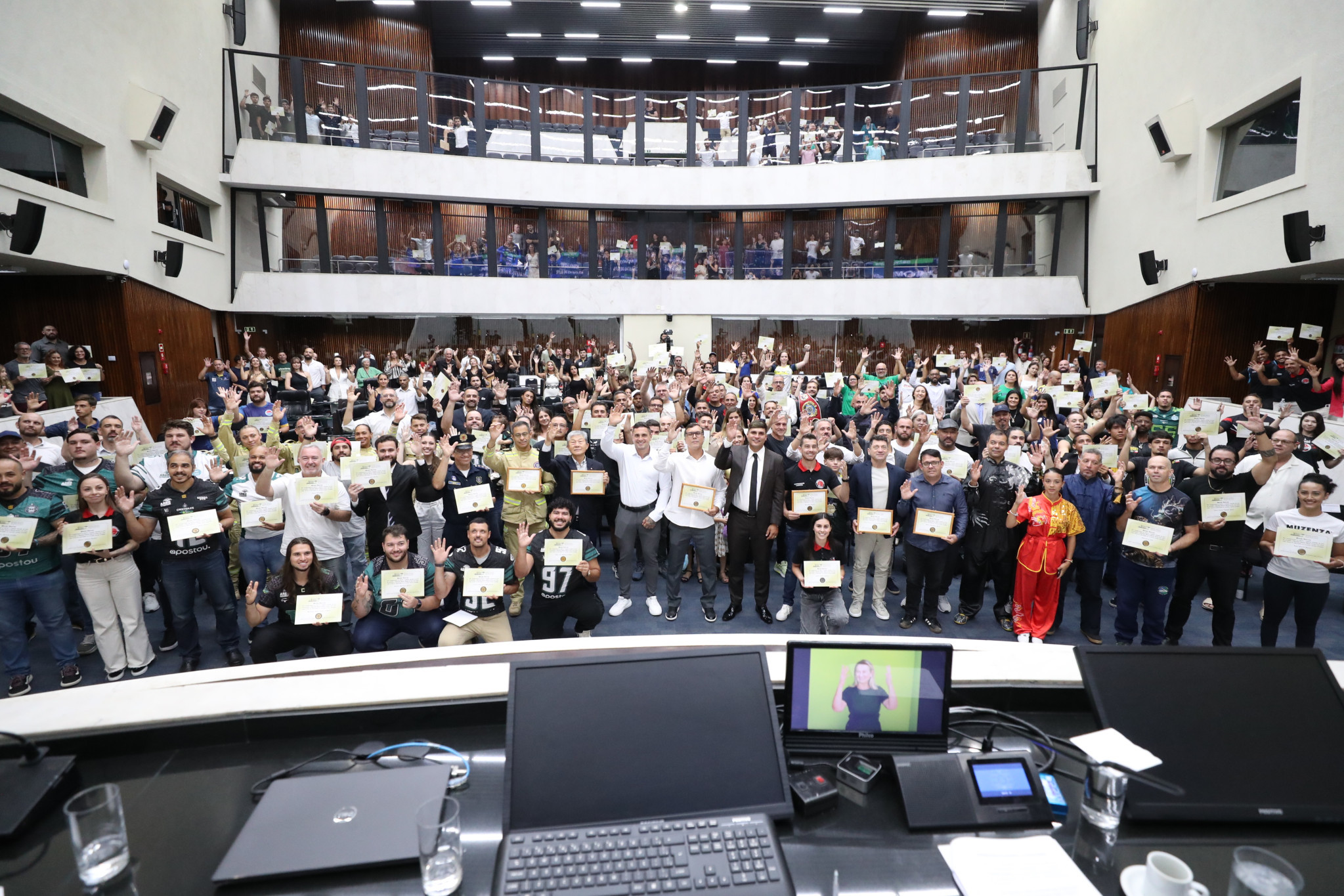 Assembleia Legislativa homenageia os atletas de elite do Paraná