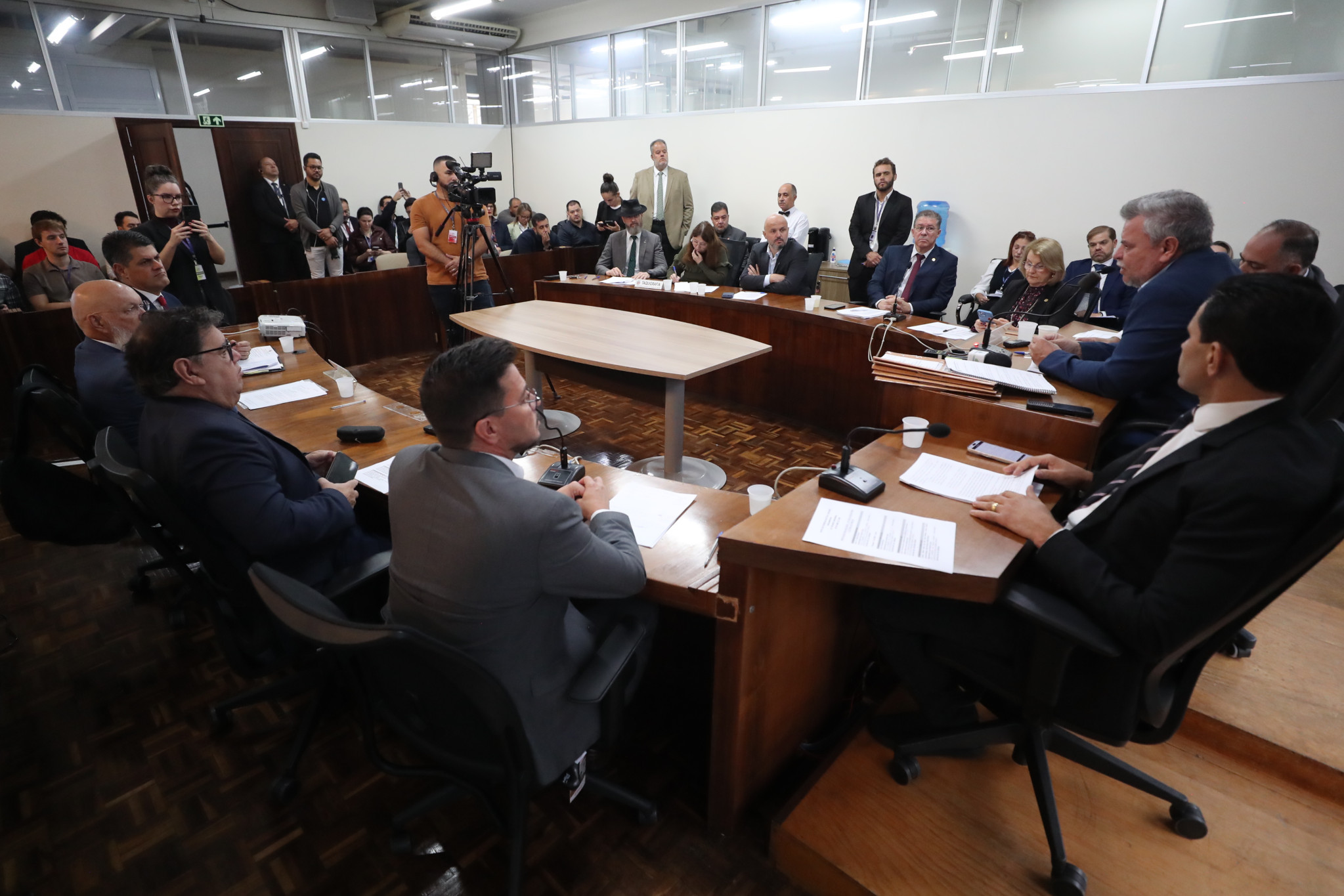 Conselho de Ética recebe relatórios de denúncias por quebra de decoro envolvendo Renato Freitas (PT) e Ricardo Arruda (PL)