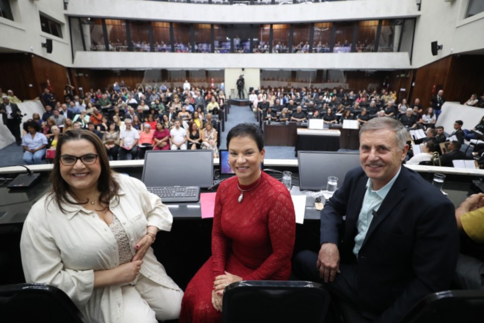 Sessão solene celebra aniversário de Pinhais e personalidades que contribuíram para a história do município