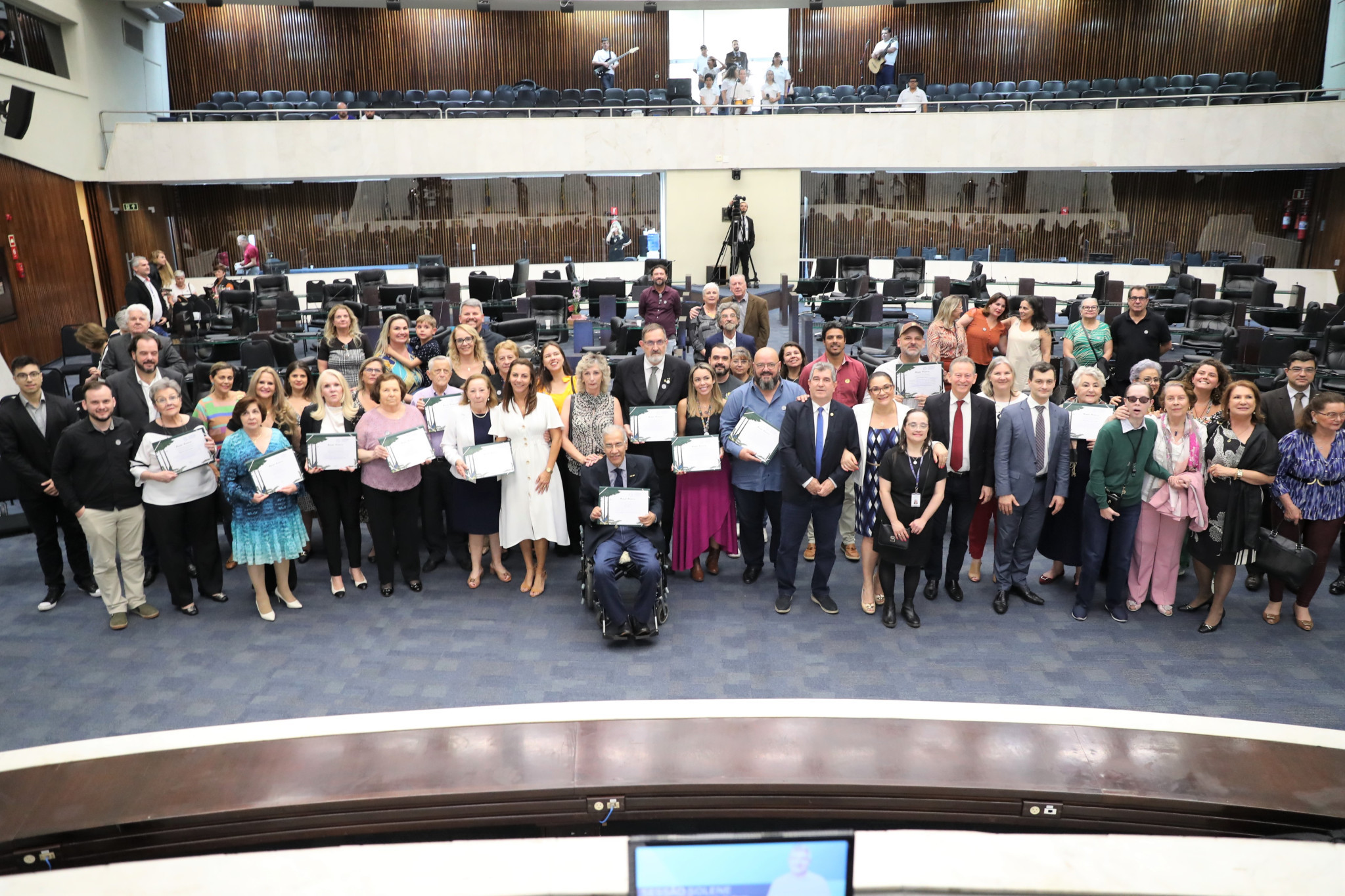 Assembleia homenageia destaques que contribuem com a causa da pessoa com deficiência