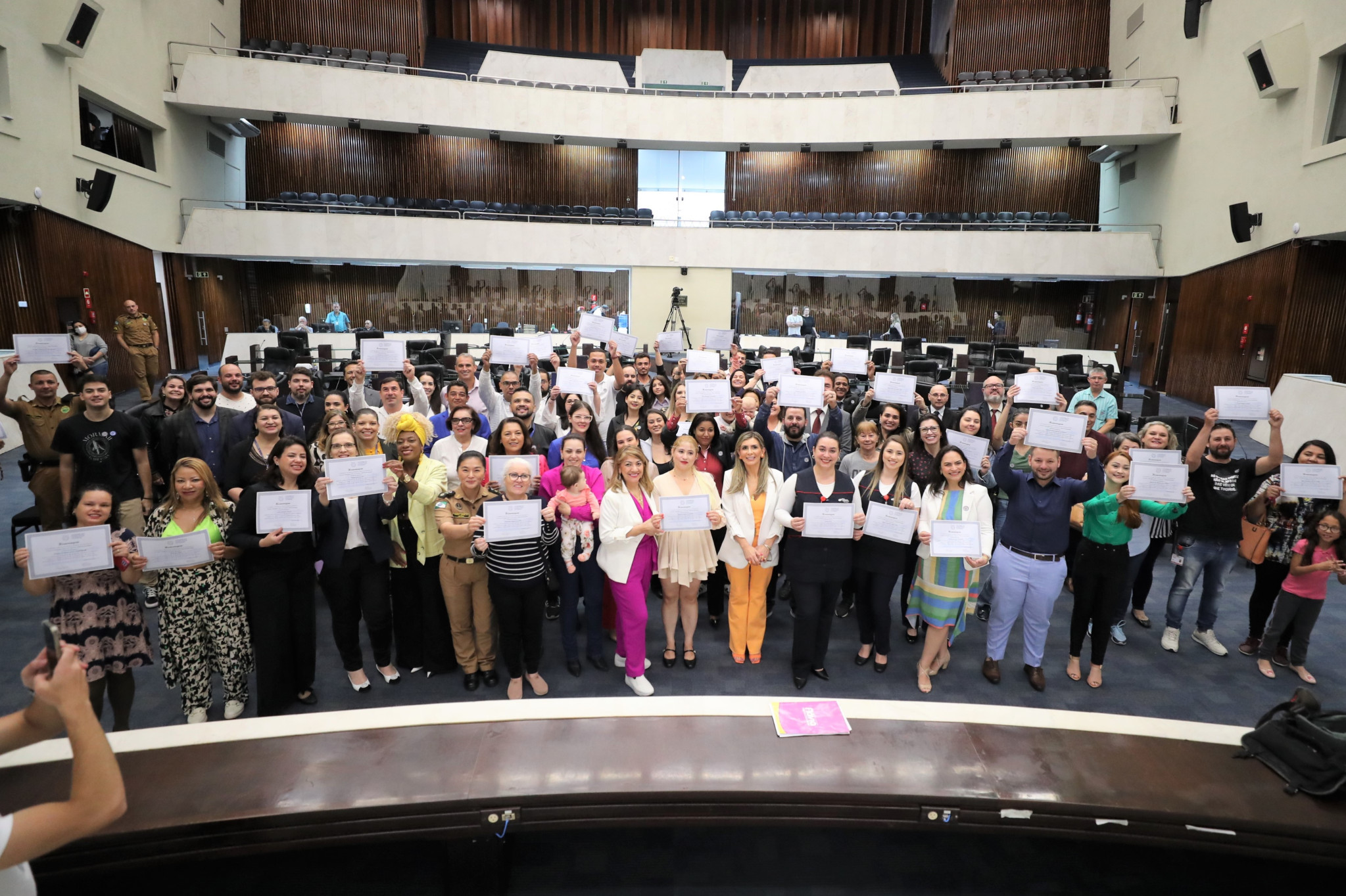 Destaques no enfrentamento à Covid-19, enfermeiros são homenageados na Assembleia