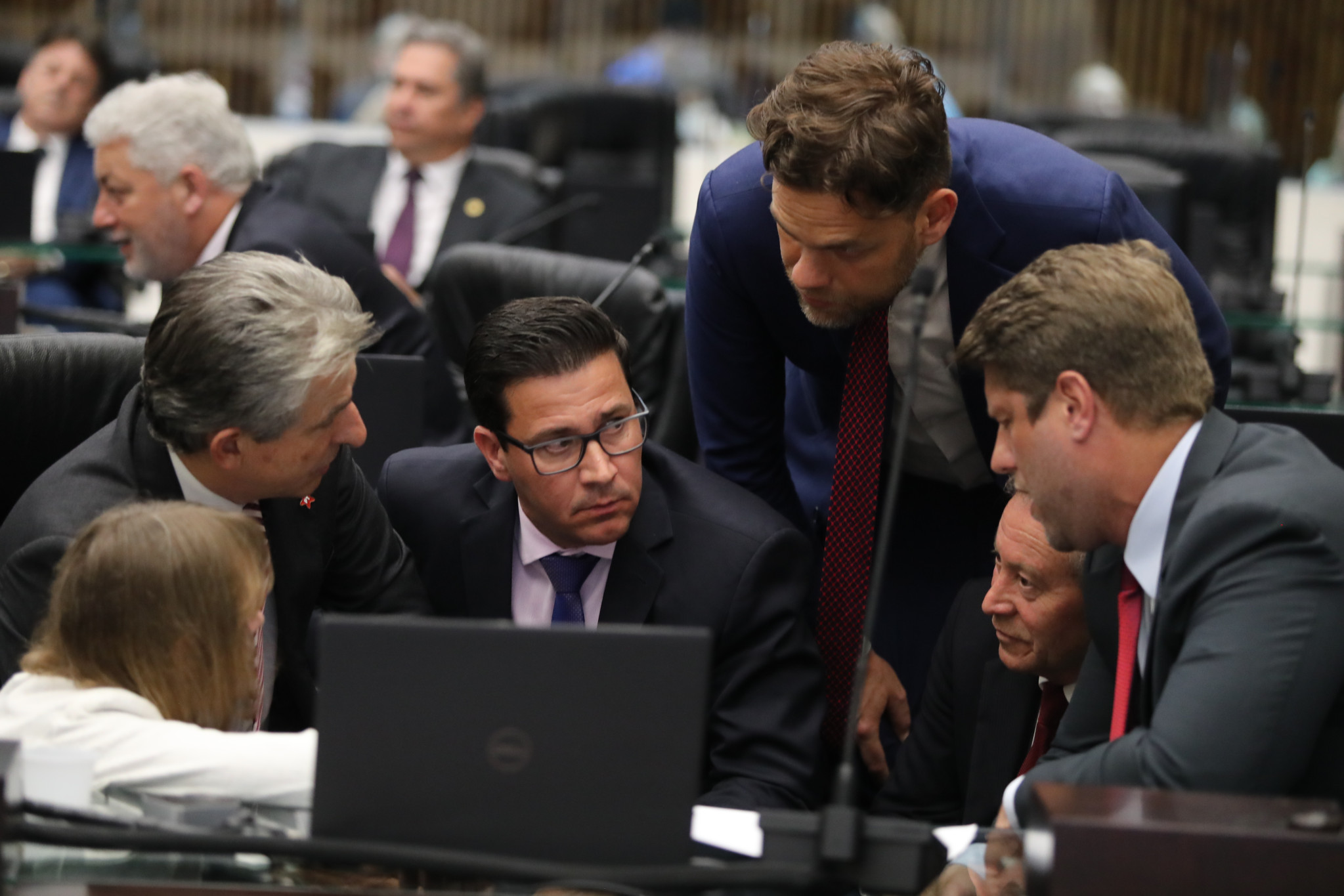 Oposição quer a suspensão da venda da Copel pelo governo Ratinho Jr.