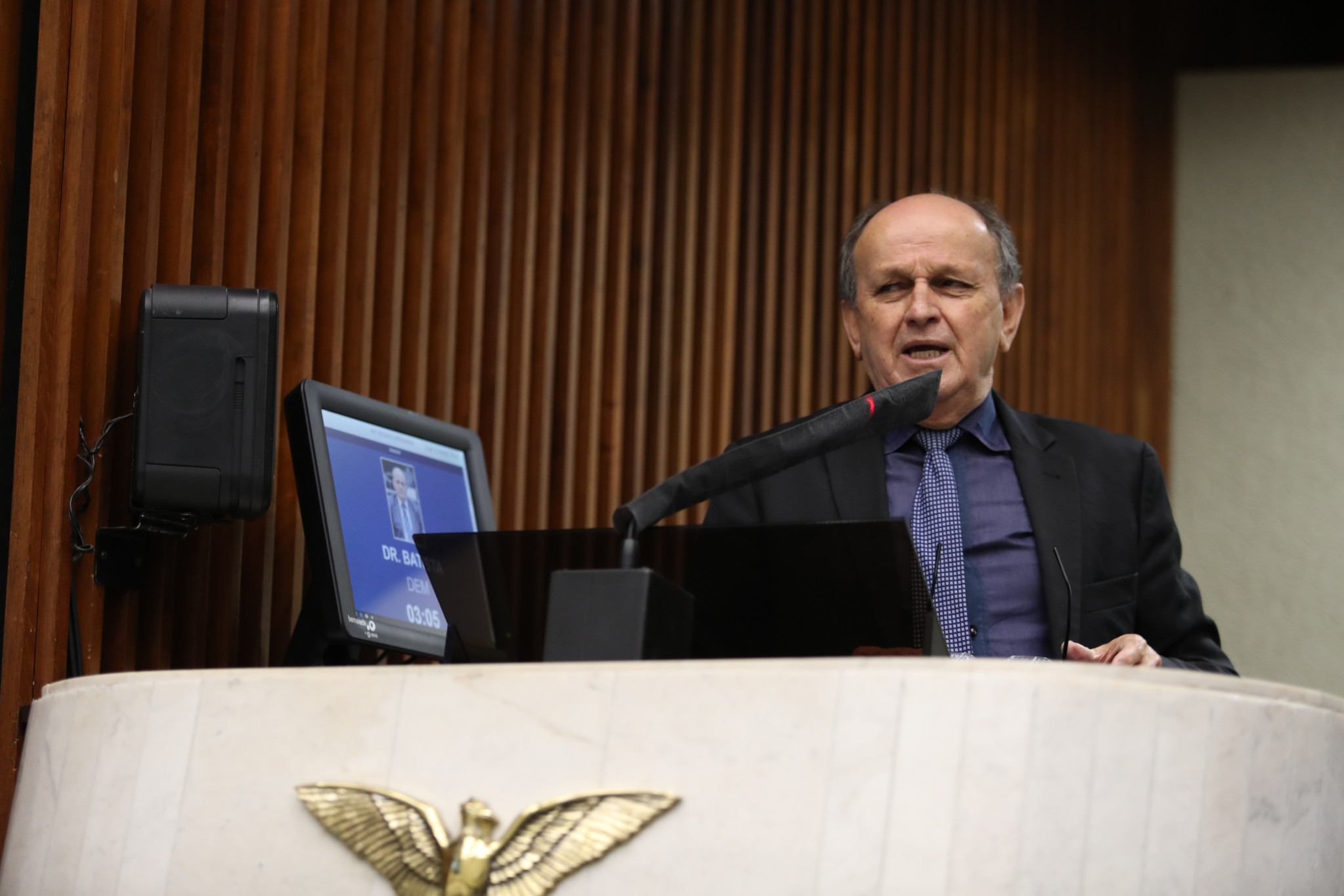 Trabalho dos enfermeiros é enaltecido por deputado.