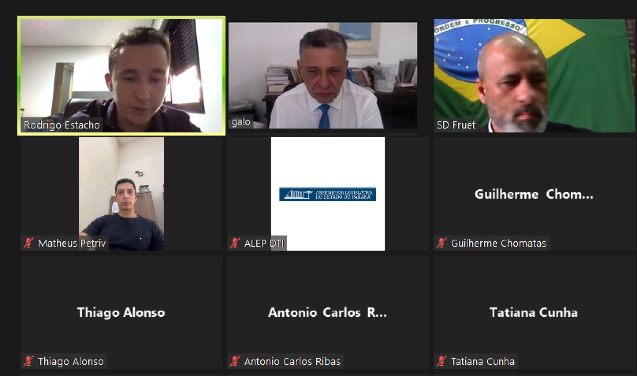 Projeto que permite acolhimento de crianças órfãs por padrinhos avança na Comissão da Juventude