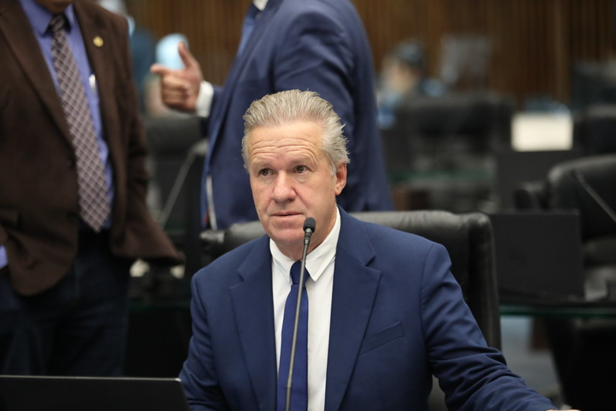 Deputado Luis Corti (PSB) pede a taxação da importação de leite e a proibição da reidratação do leite em pó