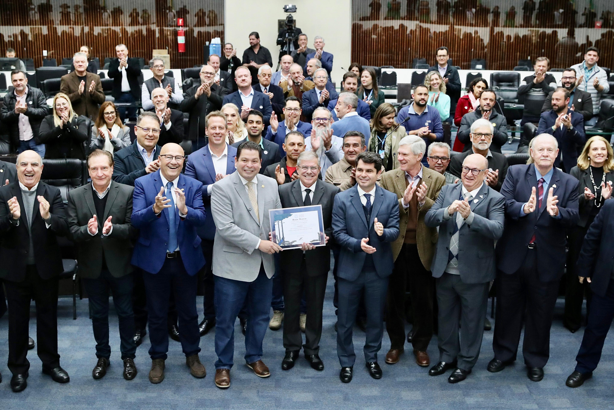 Assembleia celebra as seis décadas de Cohapar, empresa que criou mais de 370 mil moradias no Paraná