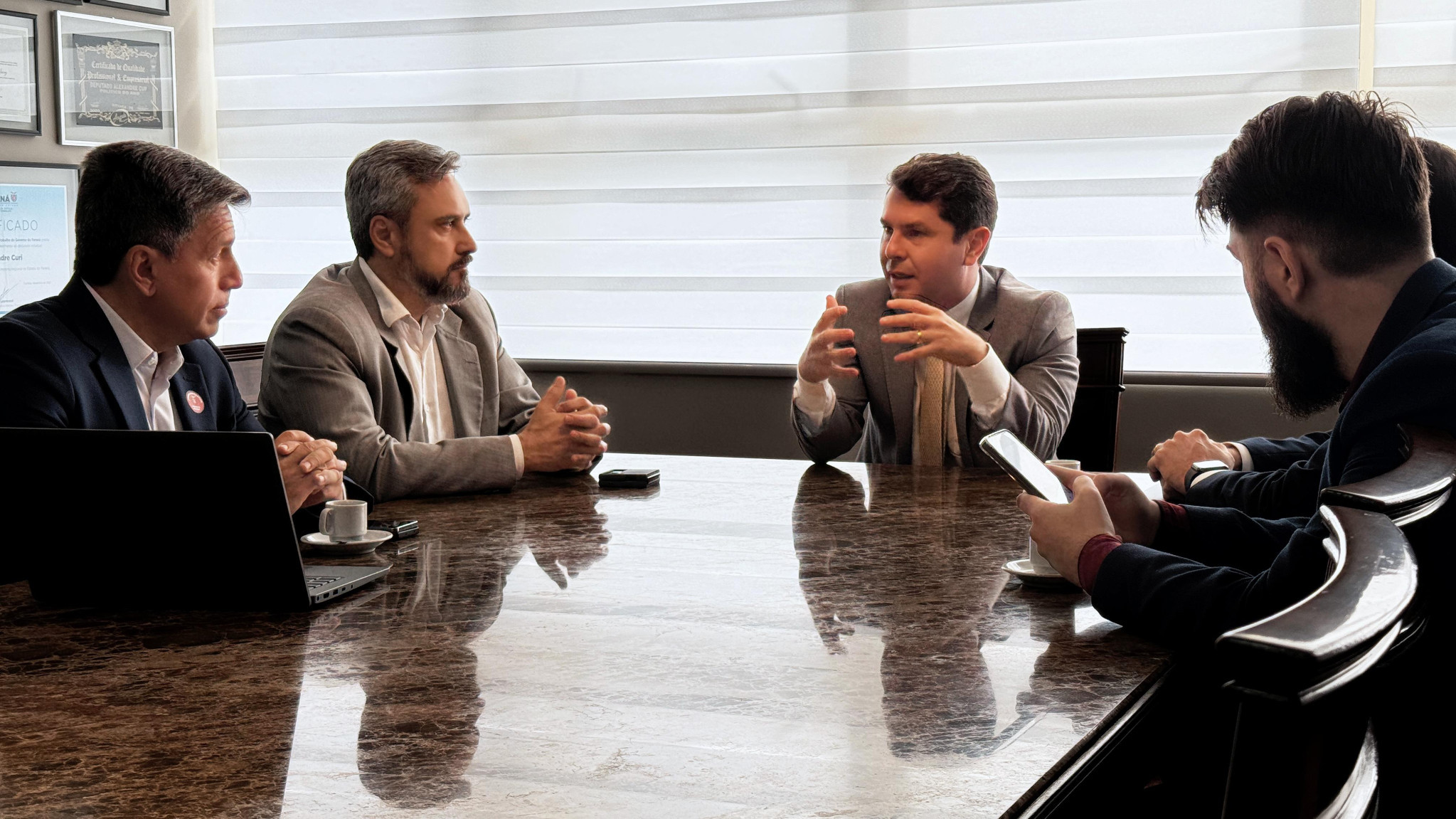 Frente Parlamentar debate com concessionárias isenção de pedágio para transporte de donativos ao RS