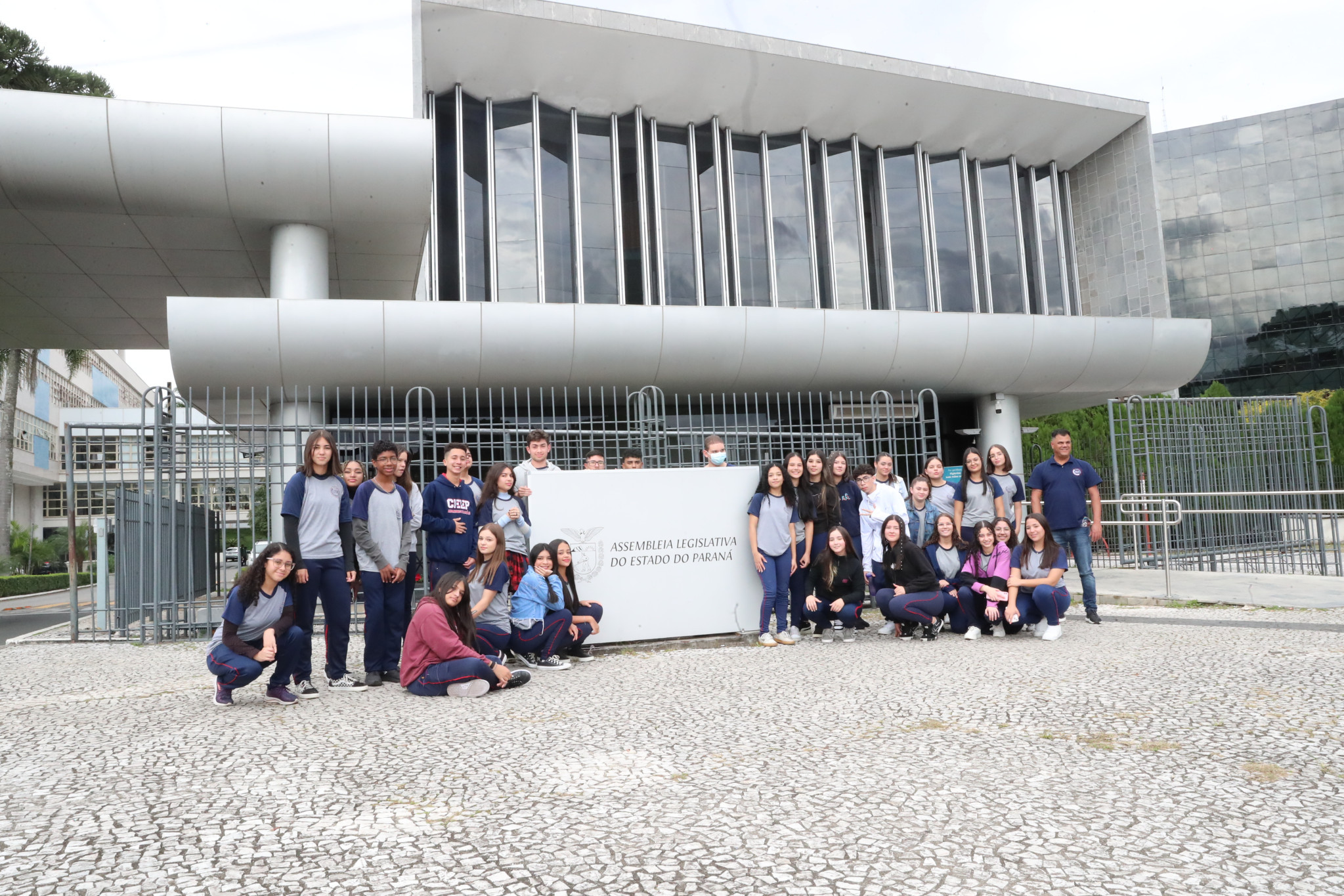 Alunos de Fazenda Rio Grande visitam a Assembleia