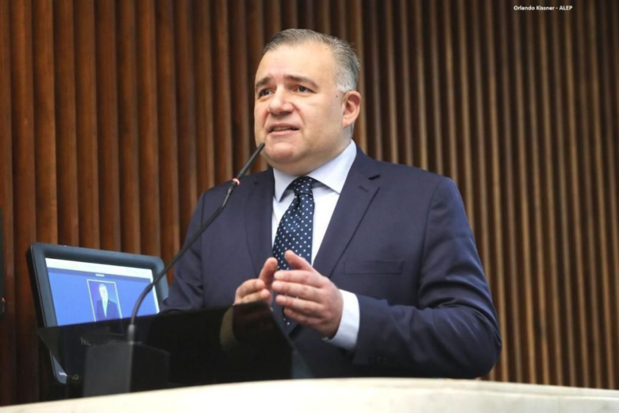 Em expediente, deputado Ney Leprevost (União) cobra providência sobre falta de vagas nas creches da capital