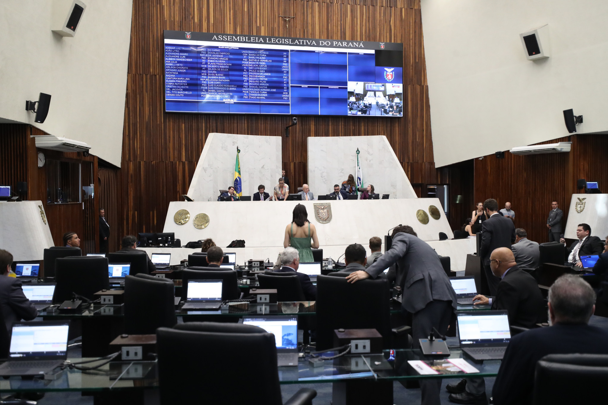 Aprovado projeto para reforçar proteção aos idosos contra fraudes e abusos bancários