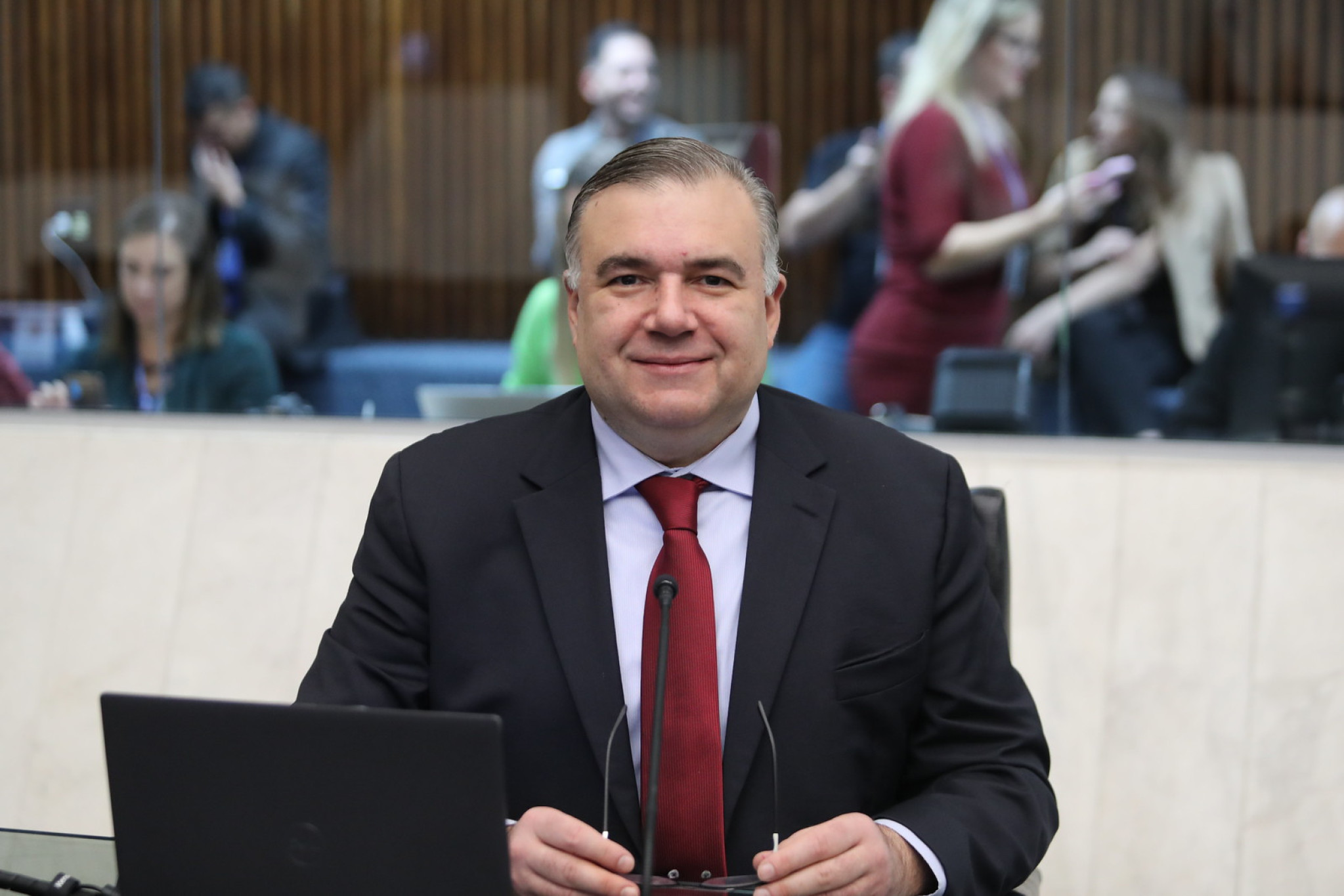 Projeto do deputado Ney Leprevost (União) reforça importância de denunciar violência contra mulher