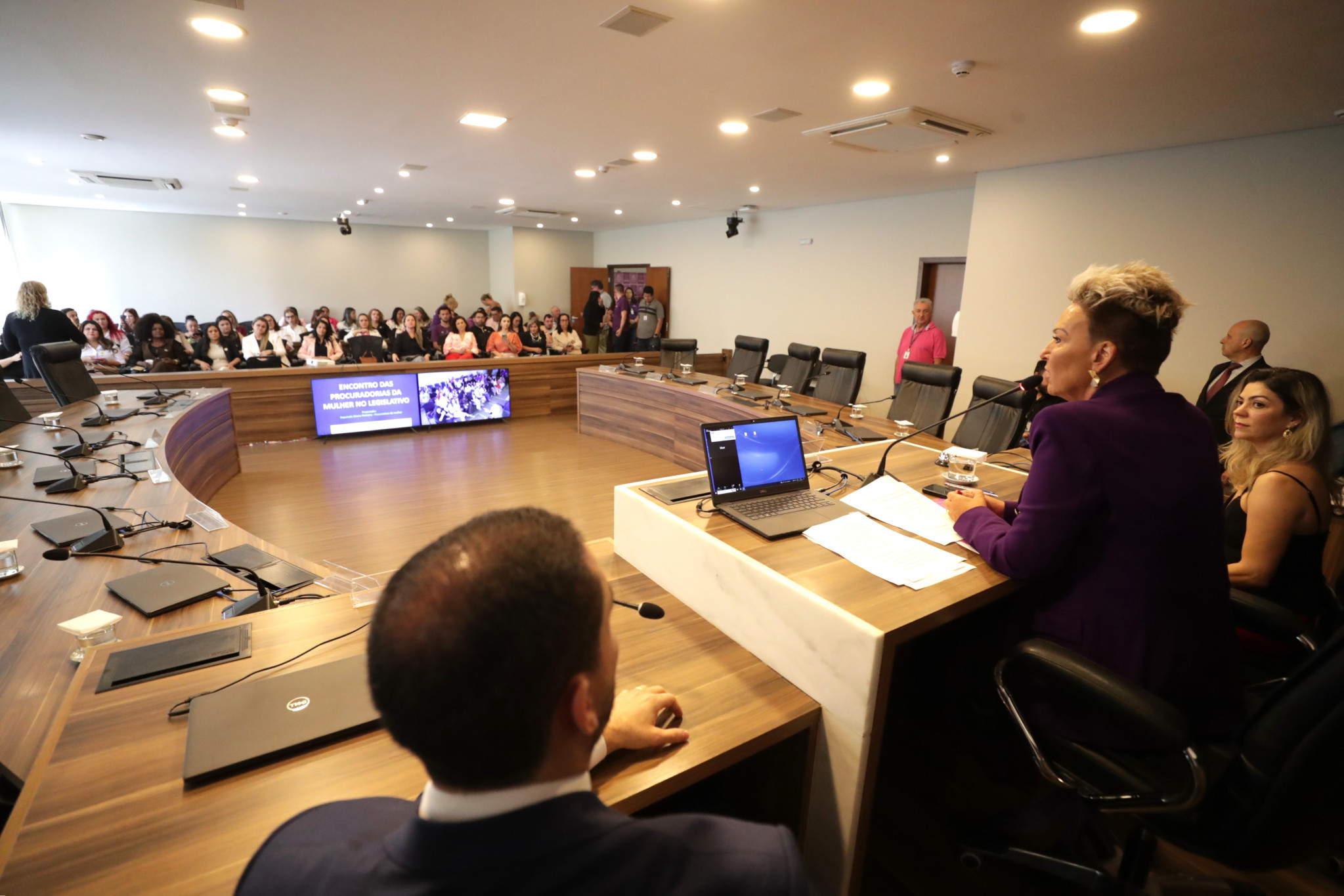 Procuradoras da Mulher de todo o Paraná se reúnem na Assembleia Legislativa para acompanhar Encontro Nacional