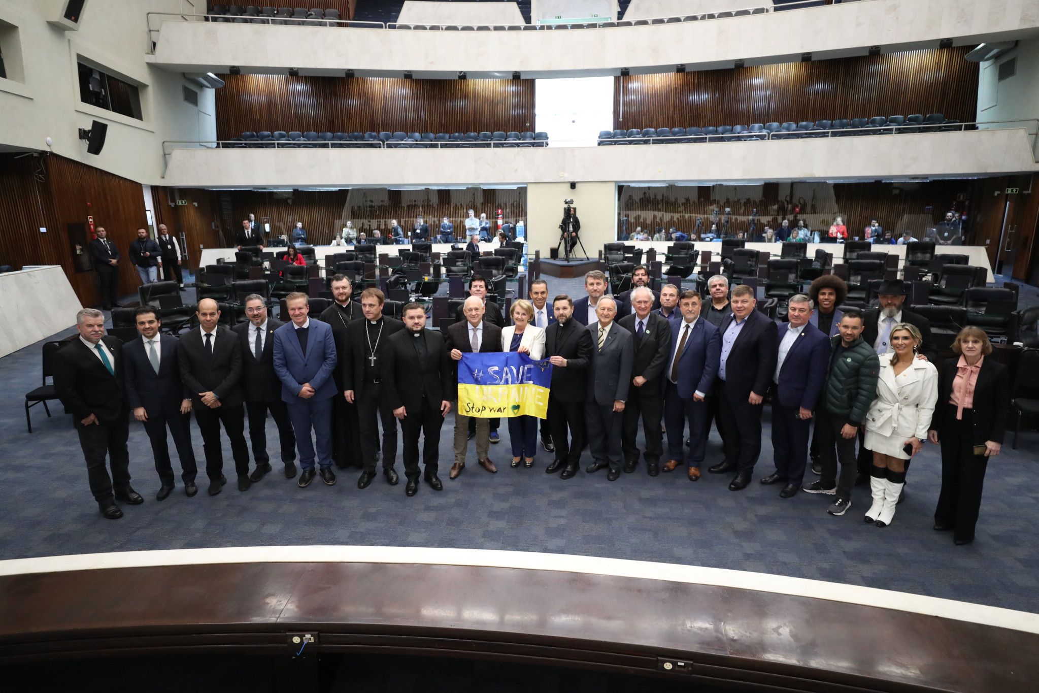 Assembleia recebe comitiva da Ucrânia e deve encaminhar moção de apoio à participação em Cúpula de Paz