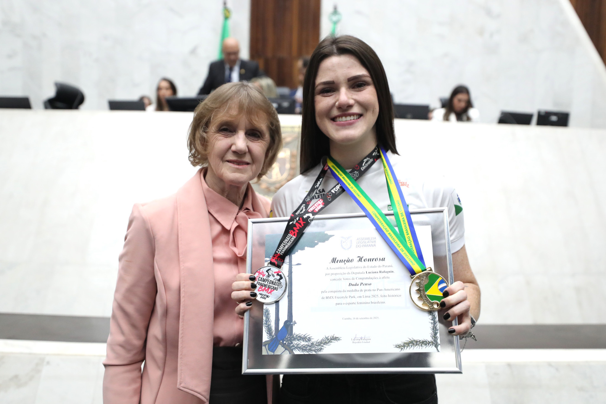 Assembleia Legislativa concede Menção Honrosa à atleta de BMX Duda Penso