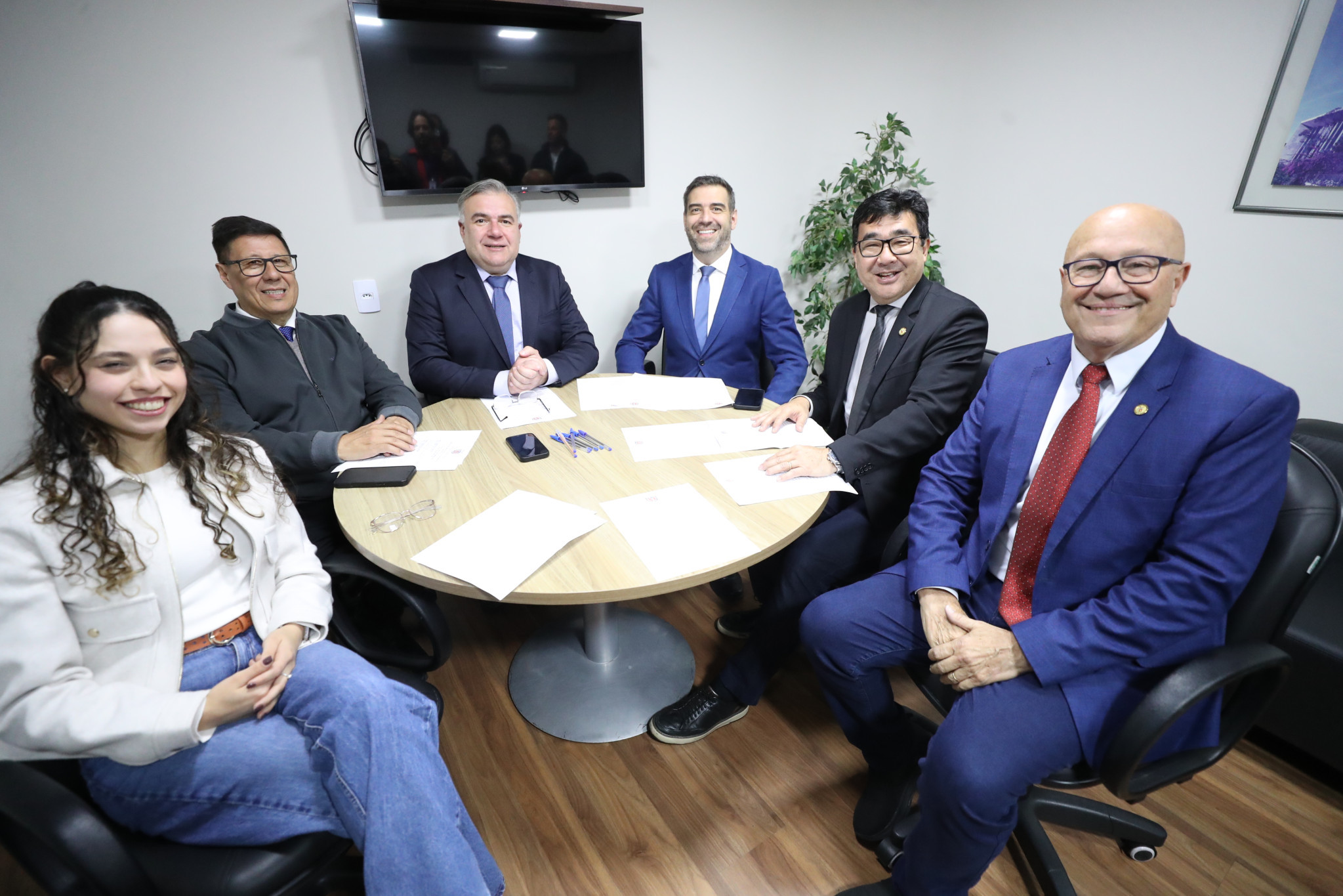 Projetos sobre doações e denominação de vias são aprovados na Comissão de Obras Públicas