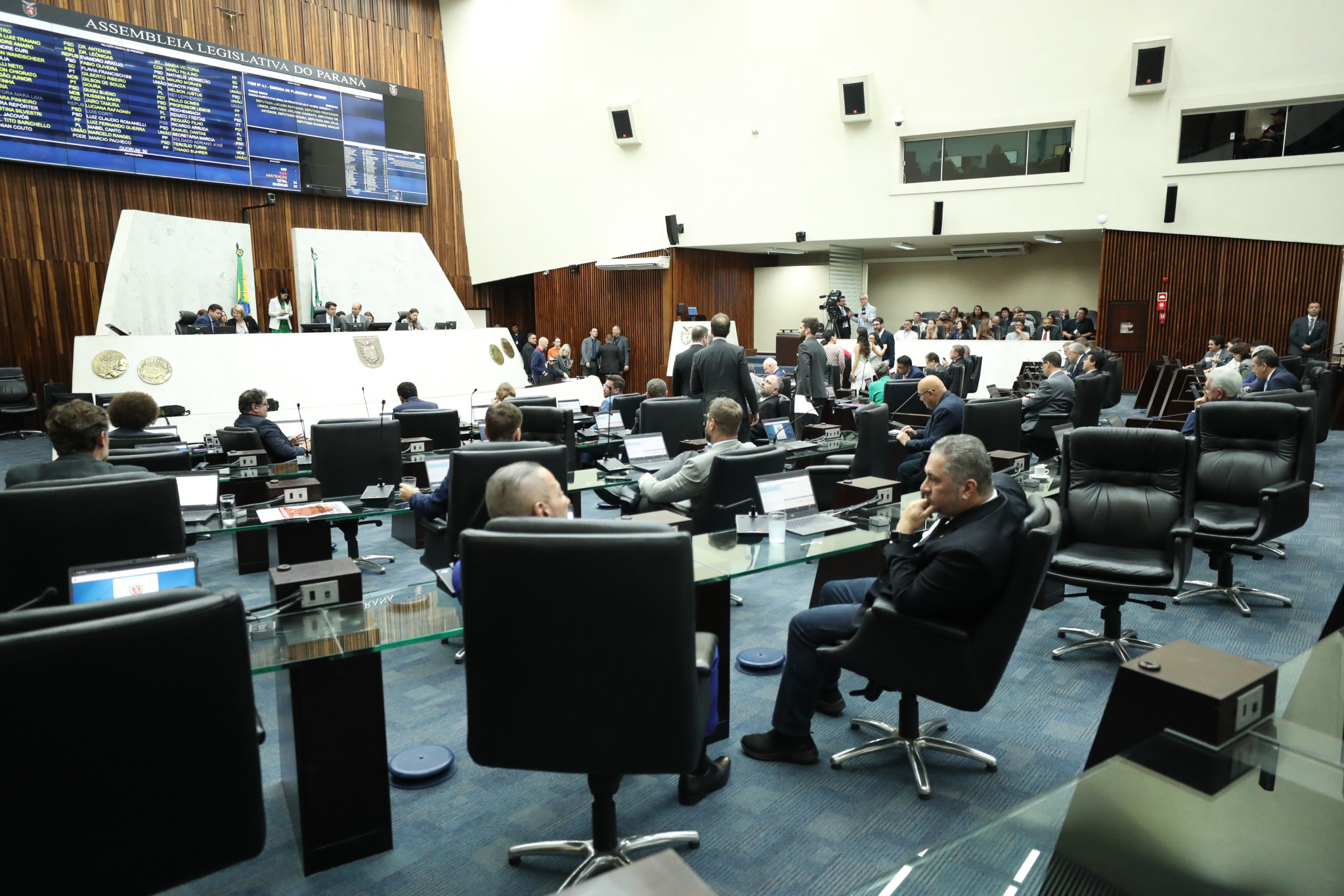 Plenário aprova projeto que amplia acesso a crédito para empresas e cooperativas do Paraná afetadas pelo tarifaço dos EUA