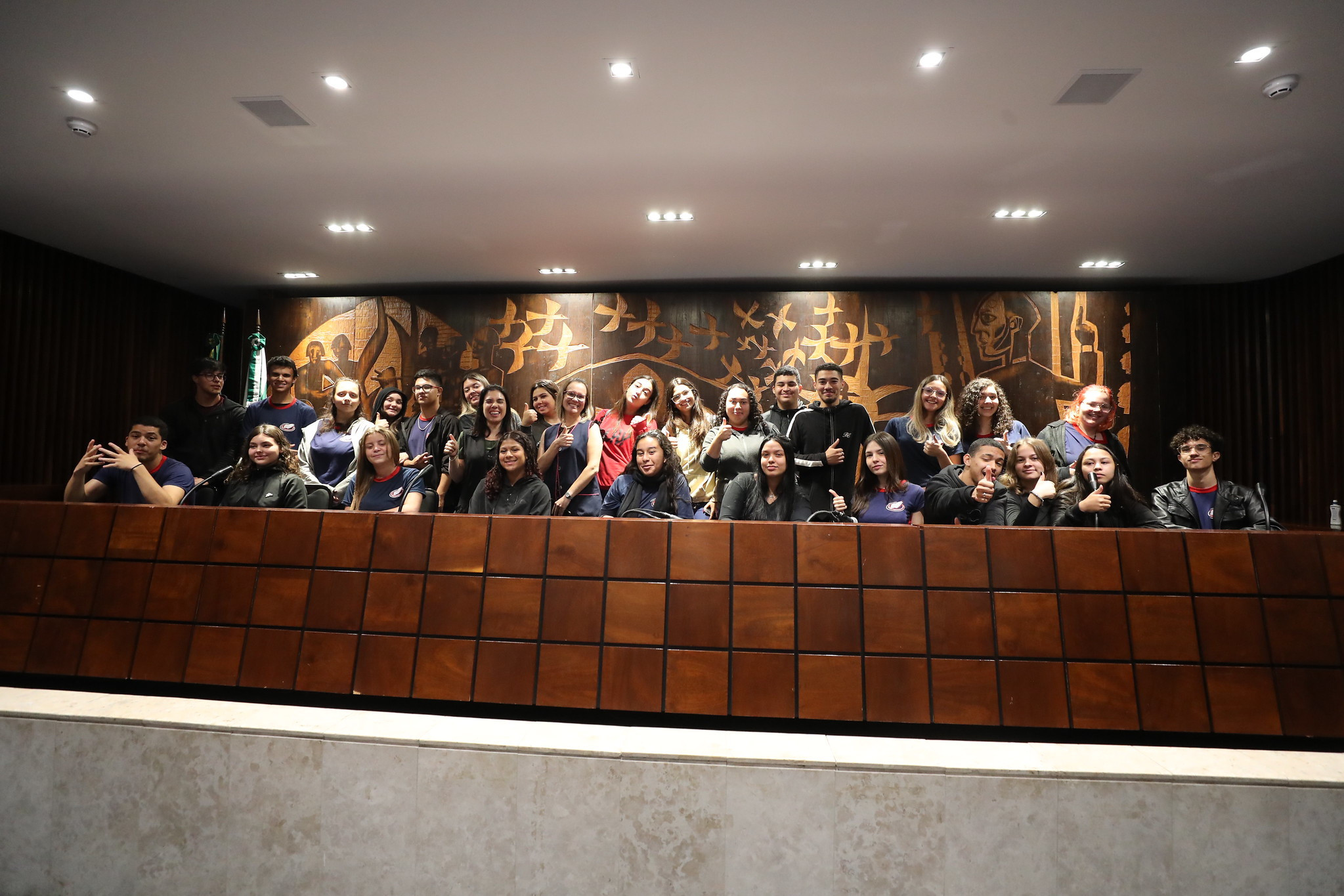 Visita guiada da Assembleia recebe duas turmas nessa quarta-feira (25)