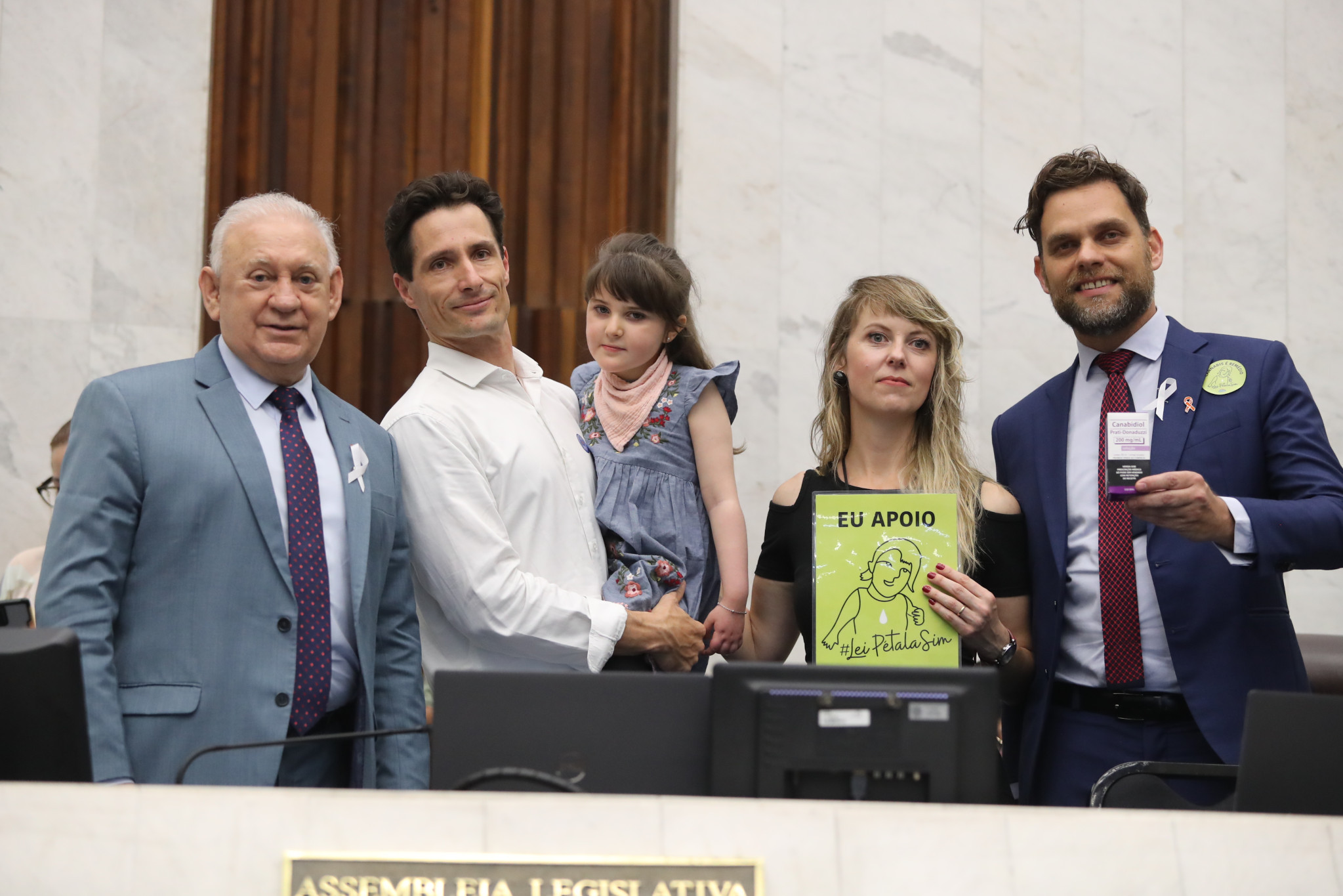 Deputados aprovam projeto que trata do acesso a medicamentos à base de canabidiol