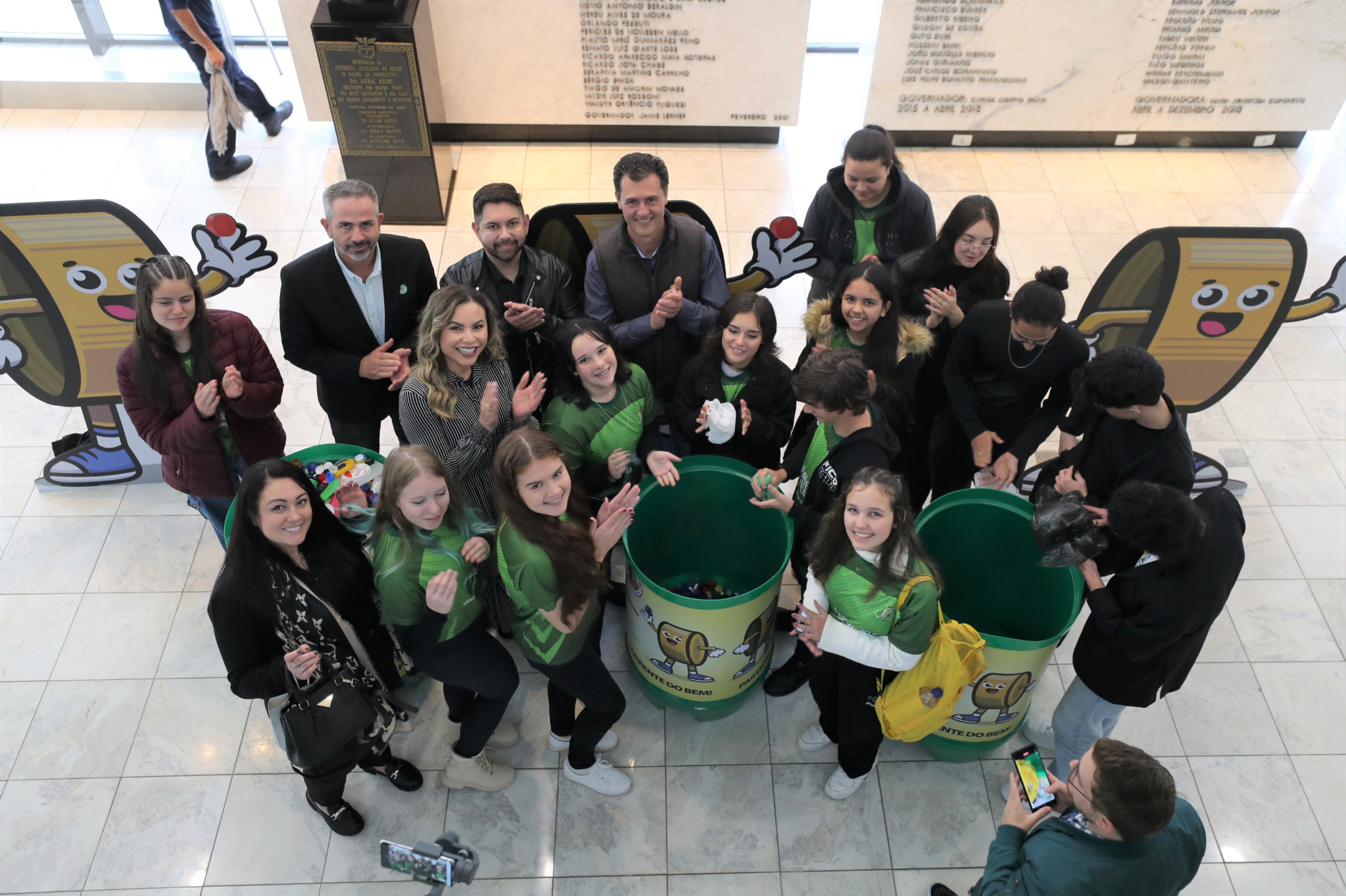 Parlamento Jovem de Palmeira conhece a Assembleia e adere à Campanha Tampinha Paraná
