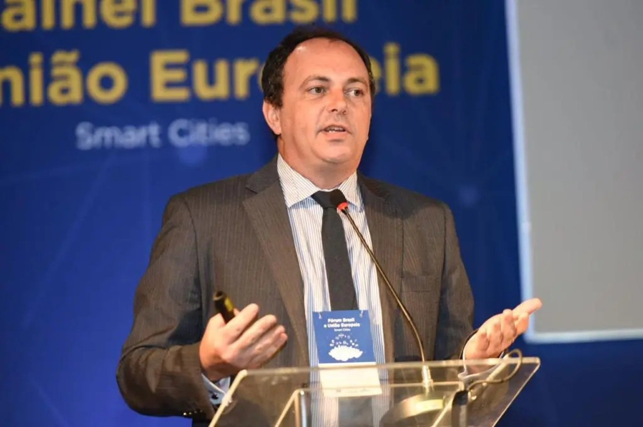 Assembleia homenageia Danilo Doneda, pioneiro do direito digital no país