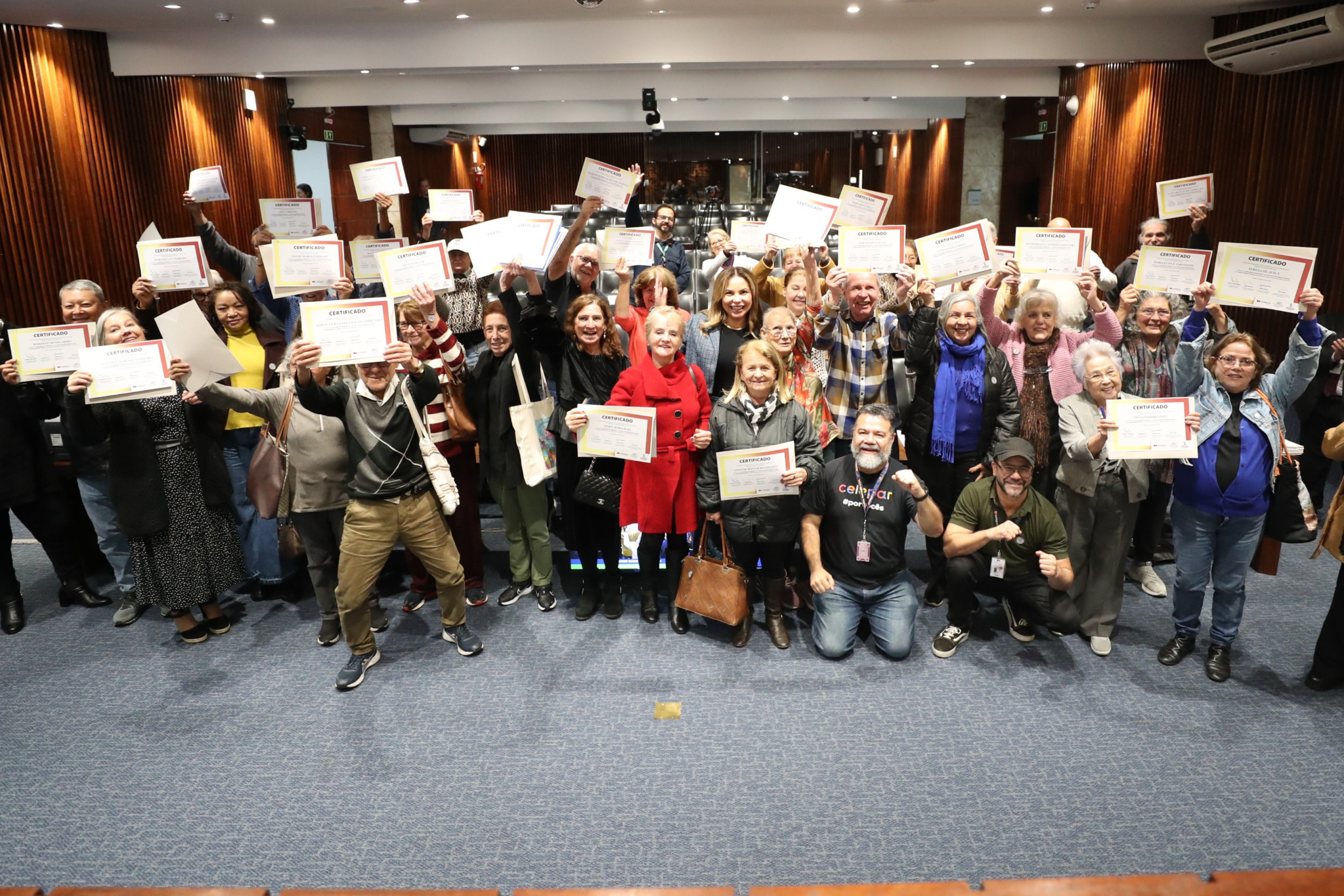 Semana da Pessoa Idosa encerra com diplomação dos participantes do curso de uso do celular