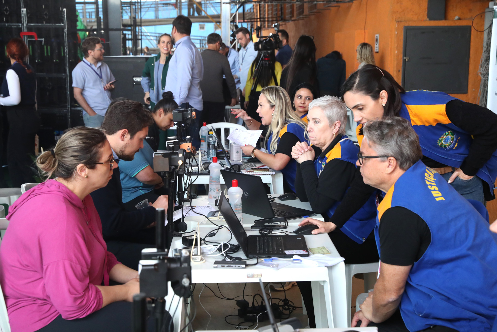 Assembleia nos Bairros garante mais de 5,4 mil atendimentos à população da Regional do Pinheirinho