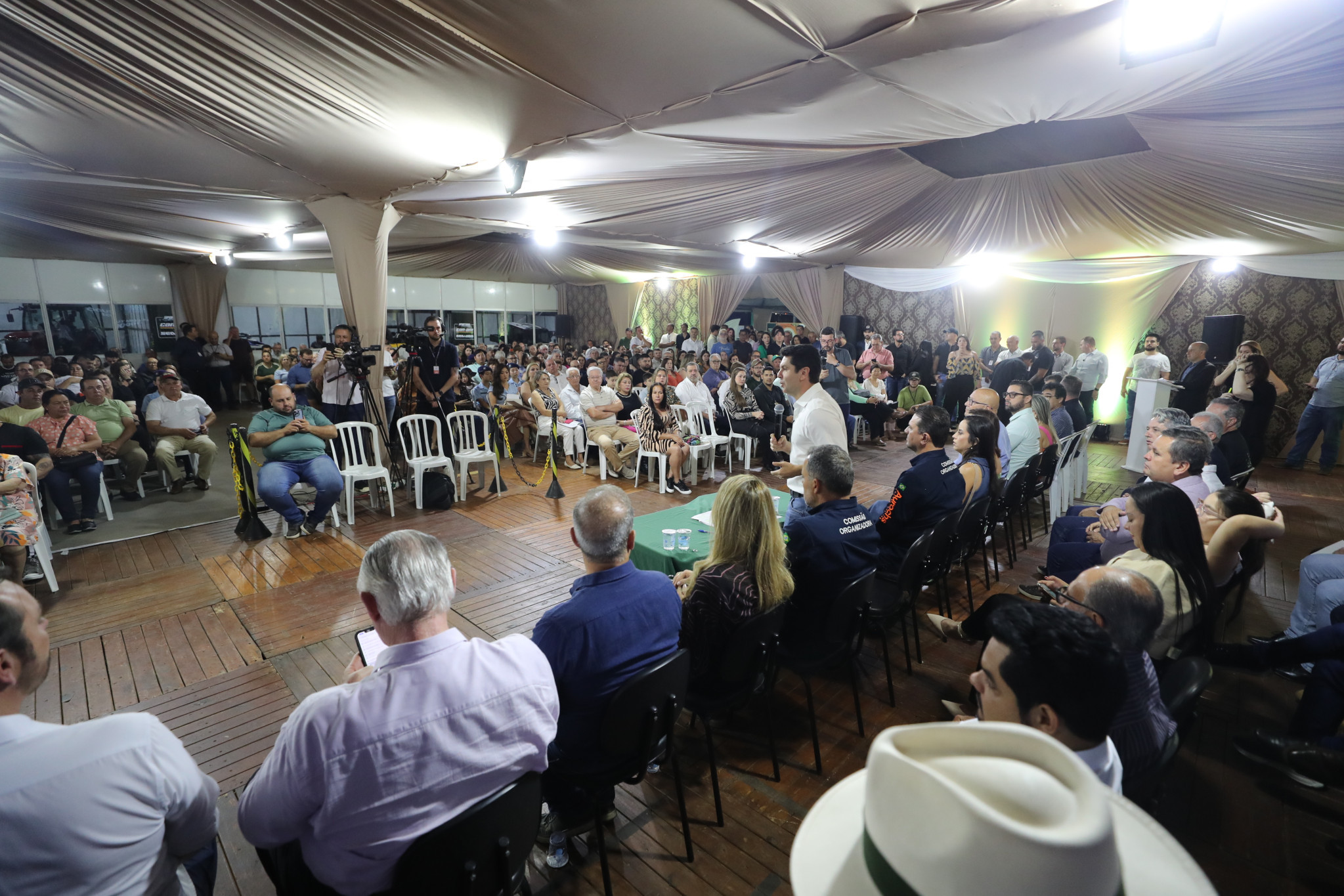 Em sua estreia em Carlópolis, Assembleia Itinerante promove Sessão Especial e reconhece lideranças da região