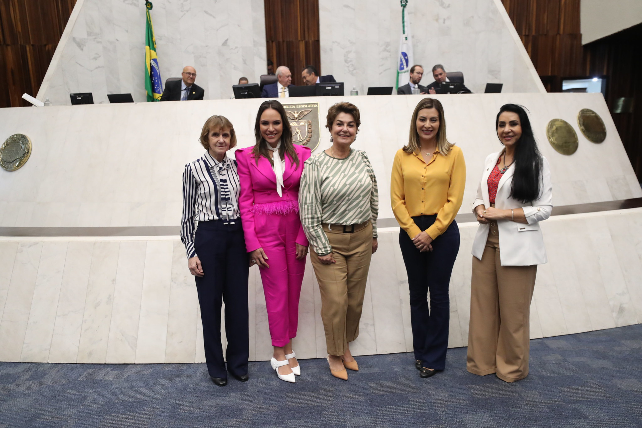 Projeto que cria a bancada feminina avança e ganha novos apoiadores