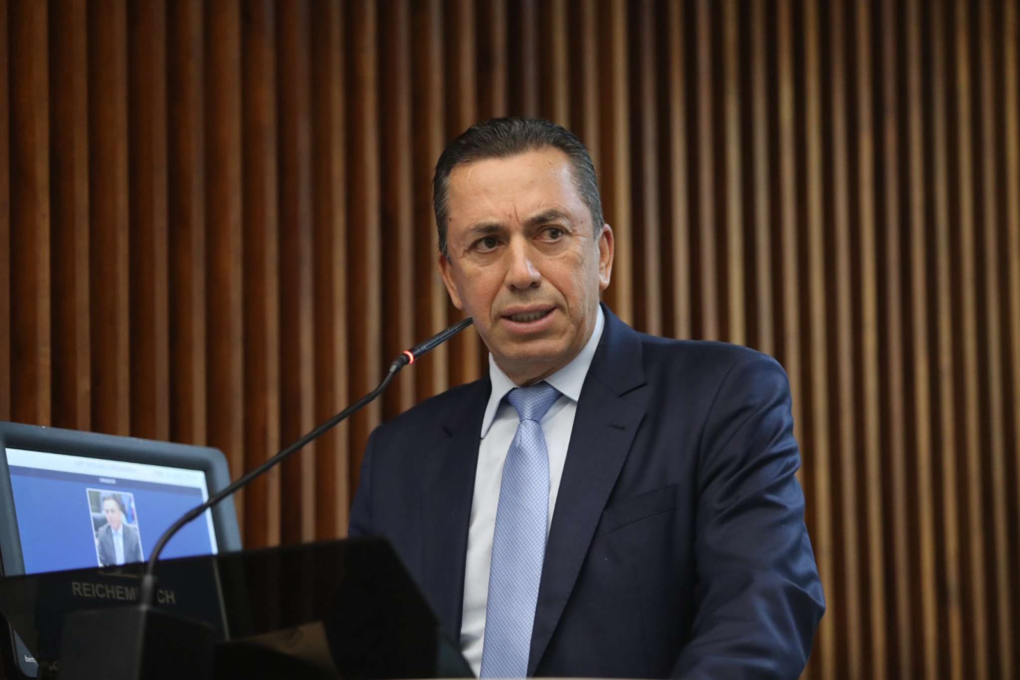 Deputado Reichembach (PSD) apresenta documento da audiência “Crise do Leite”