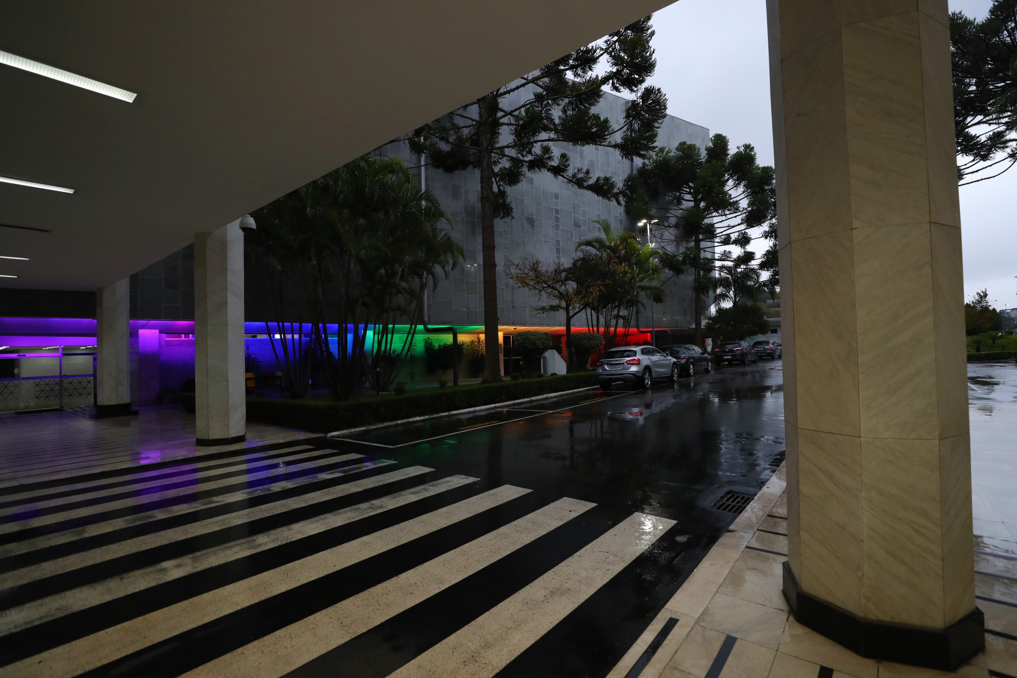 Assembleia Legislativa será iluminada nas cores do arco-íris em comemoração ao Dia do Orgulho LGBTQIA+
