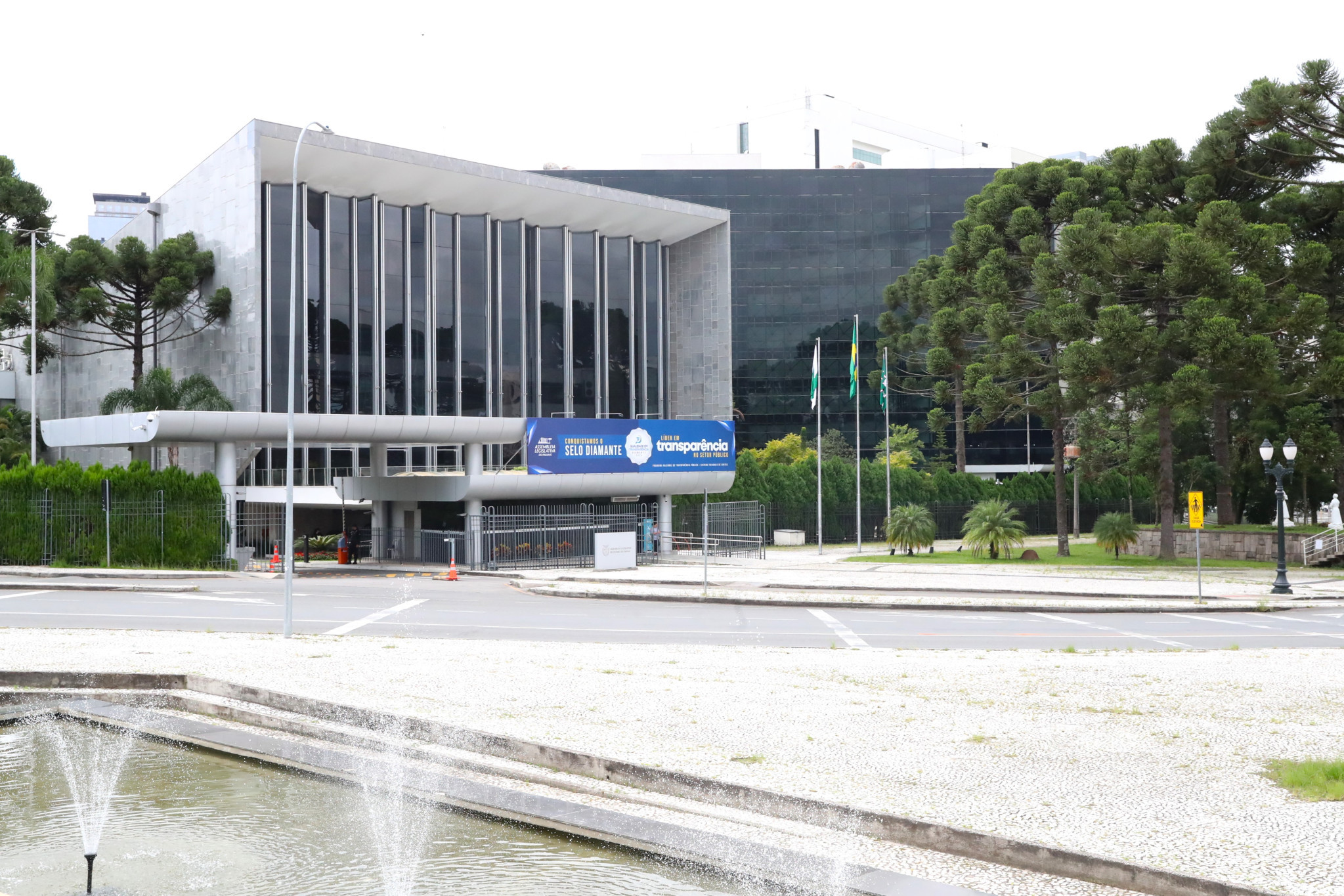 Assembleia Legislativa promove debate sobre riscos do metanol e presta homenagens a categorias e entidades