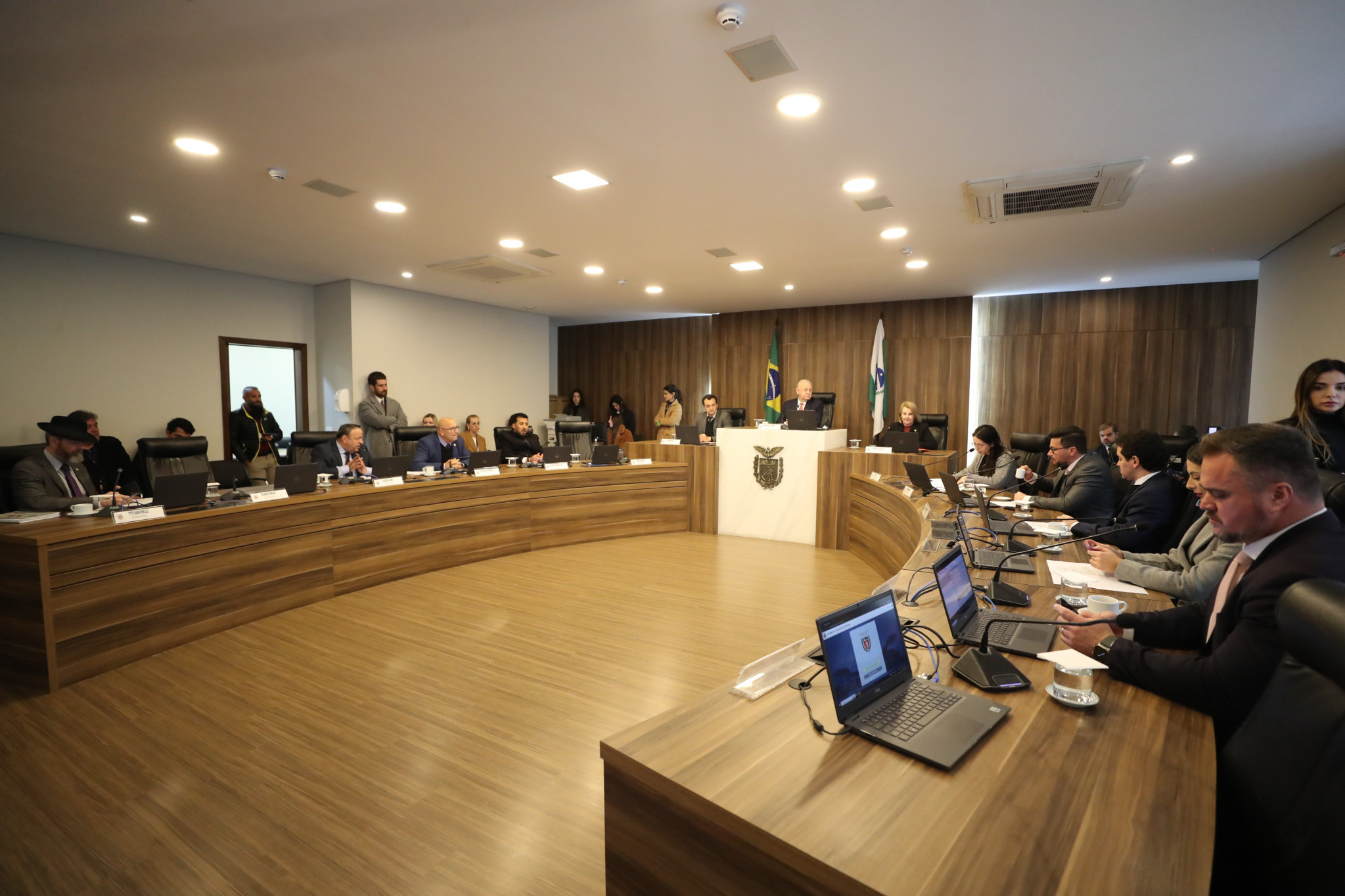 Em reunião extra, CCJ aprova proposta que reajusta salários dos professores da rede pública estadual de ensino