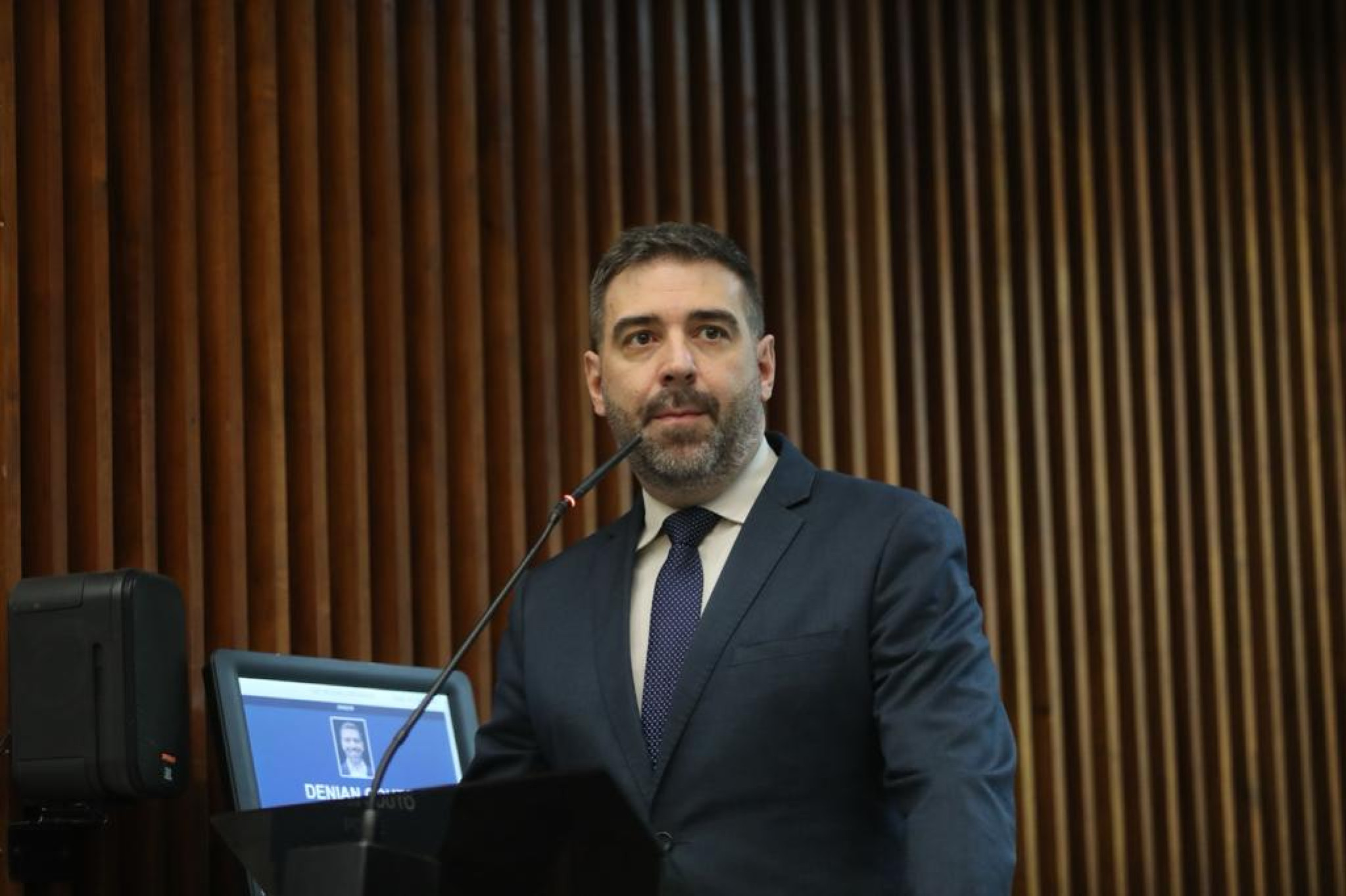 Deputado Denian Couto (Podemos) alerta sobre fake news a respeito de escolas cívico-militares