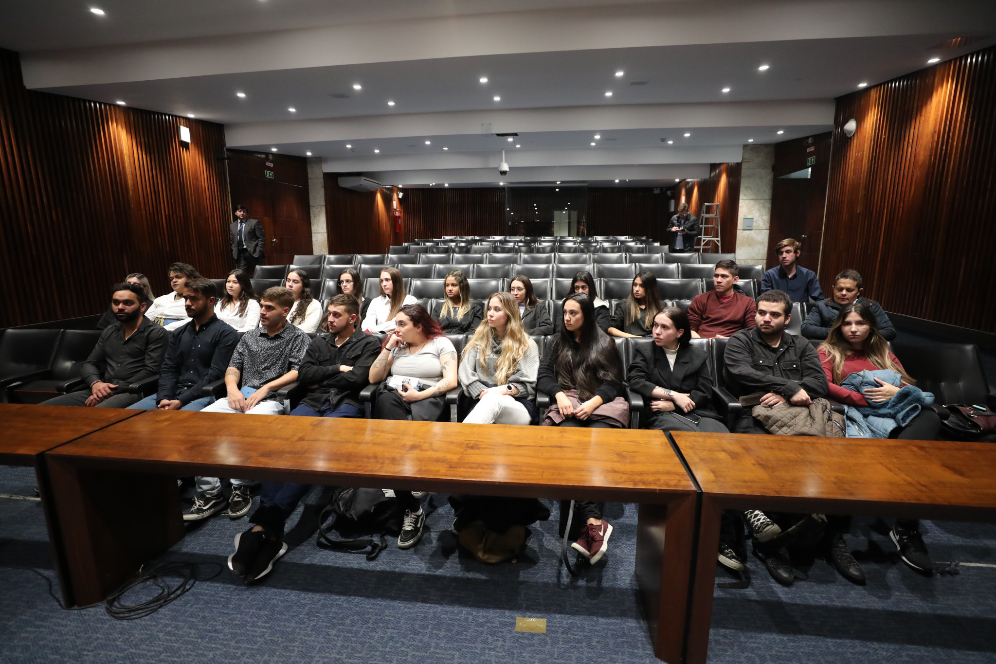 Acadêmicos da Universidade Federal do Paraná visitam a Assembleia