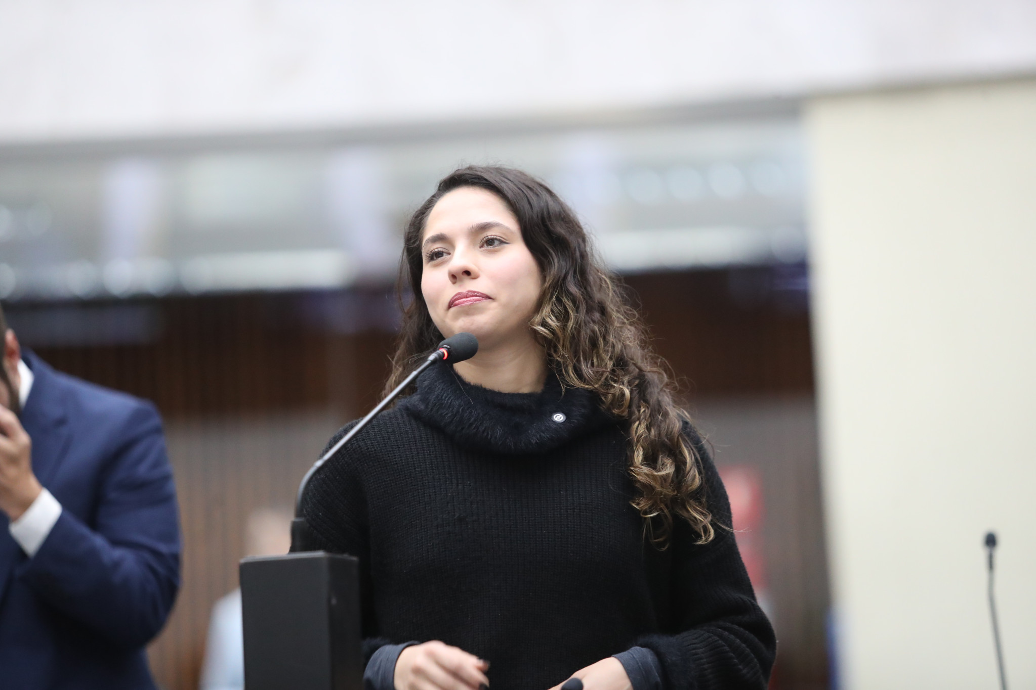 Deputada Ana Júlia (PT) assegura inclusão de emendas na LDO para juventude e saúde mental no Paraná