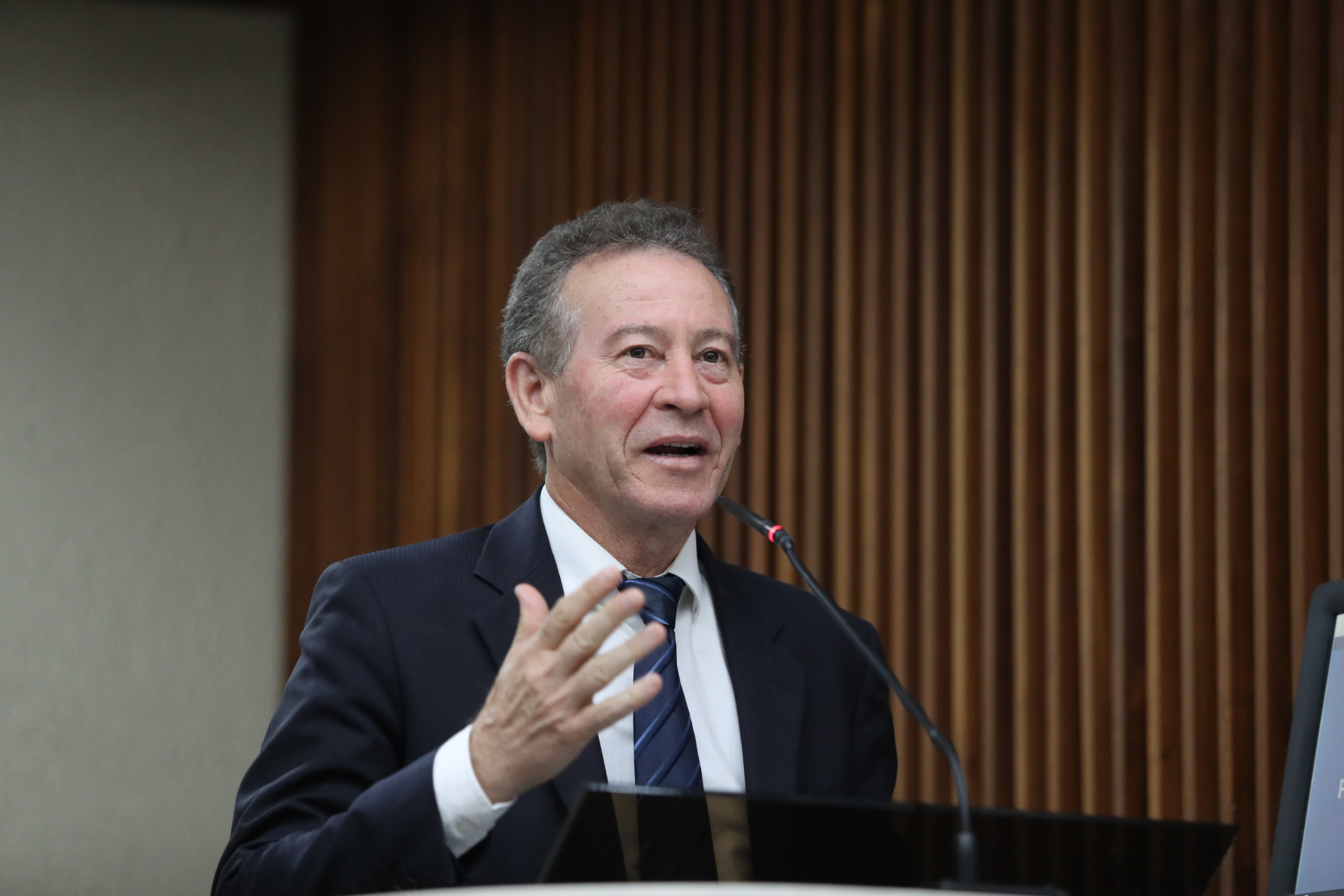 Deputado Professor Lemos (PT) critica reposição salarial dos professores da educação básica proposta pelo Poder Executivo