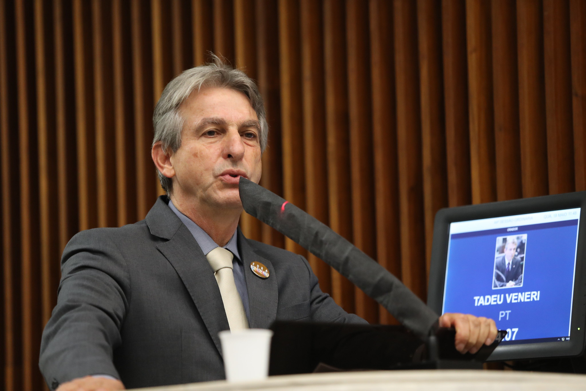 Deputado Tadeu Veneri cobra segurança para agricultores da Fazenda Curi