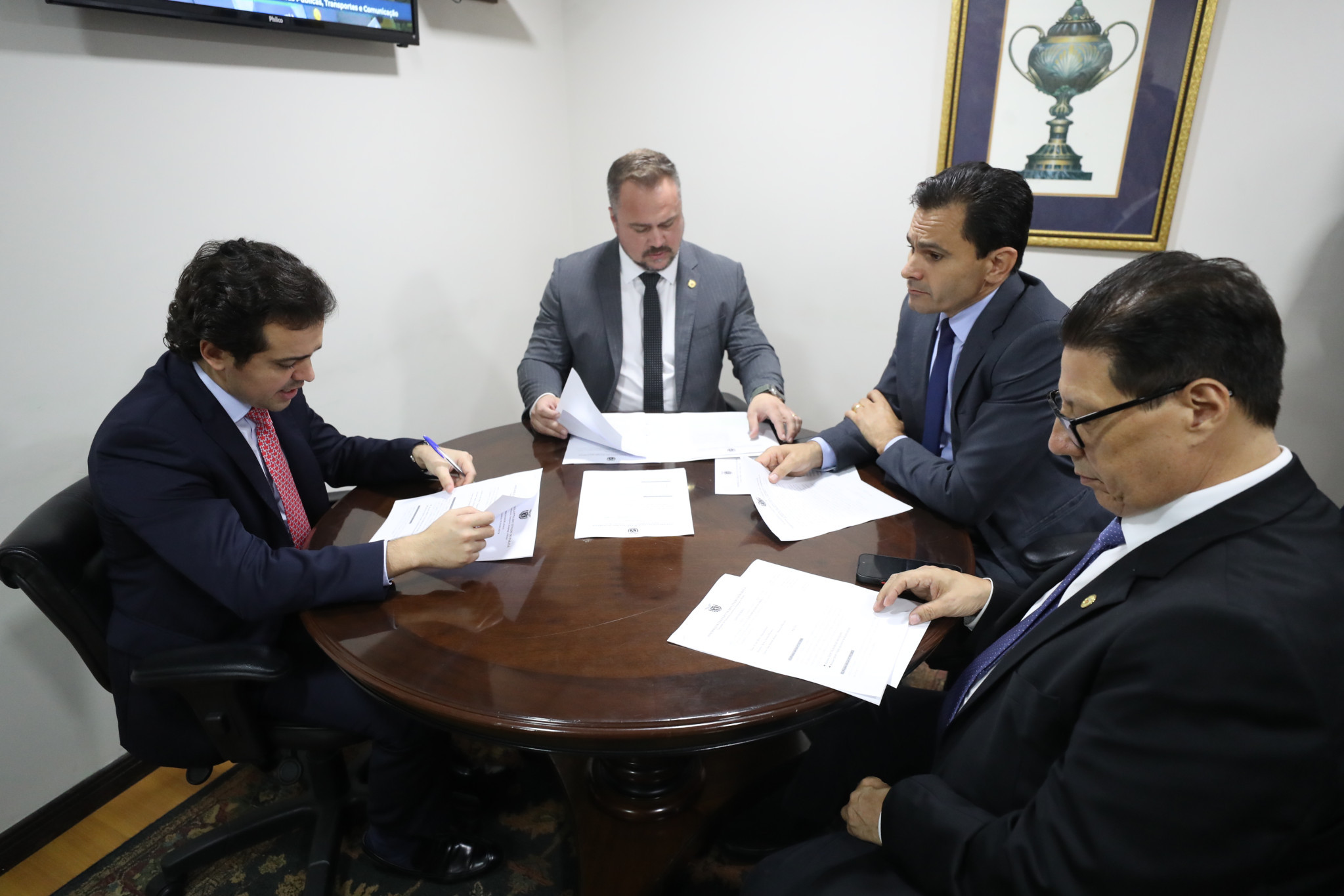 Comissão de Indústria e Comércio aprova projeto que obriga assinatura física para a contratação de crédito por idosos