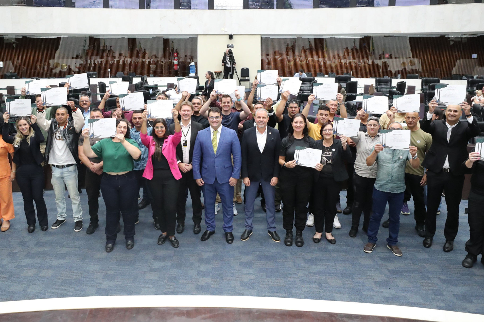 Assembleia inaugura sessões não deliberativas com homenagem a vigilantes