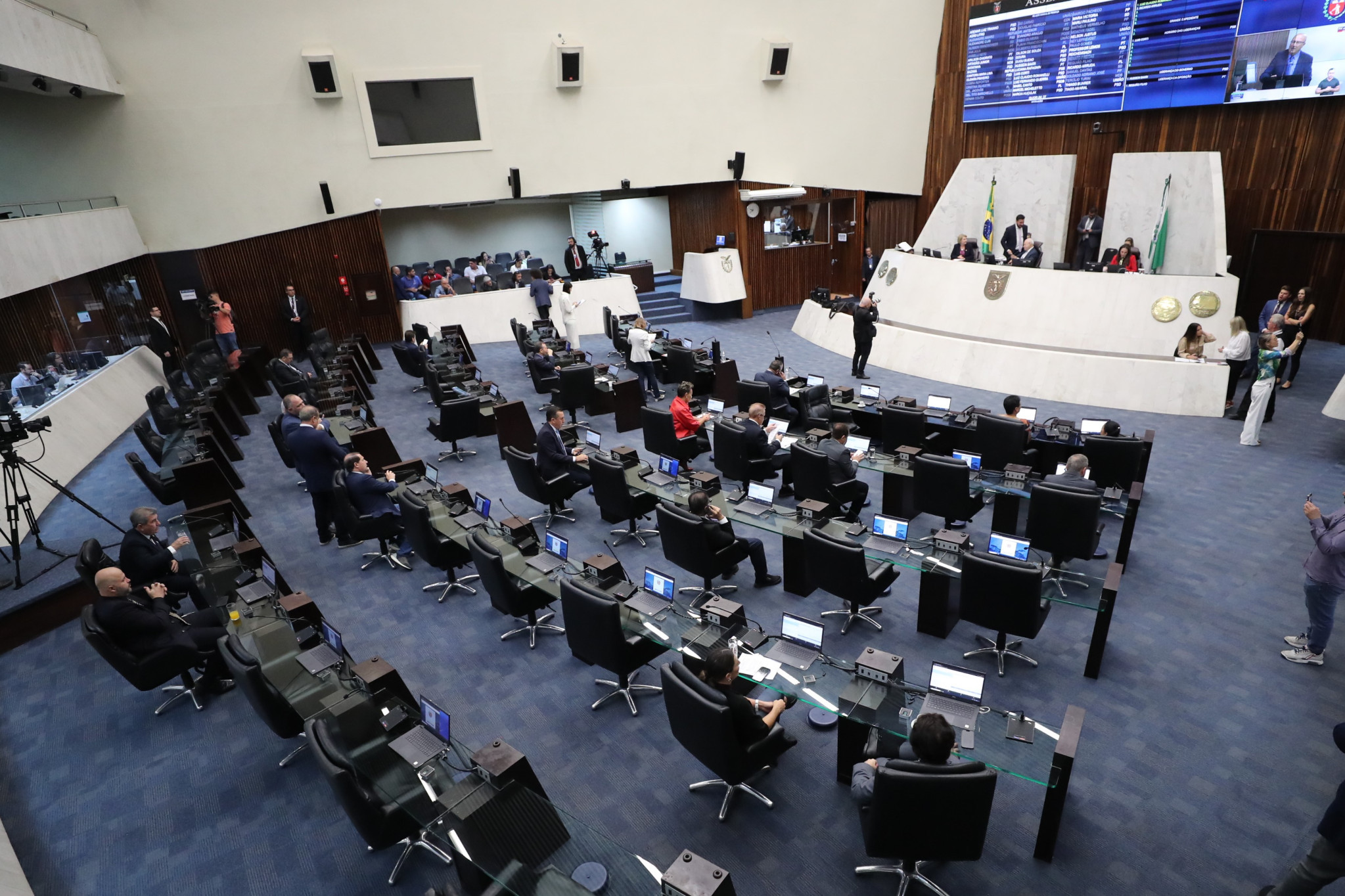 Assembleia amplia direito de informação dos consumidores paranaenses sobre a validade dos alimentos