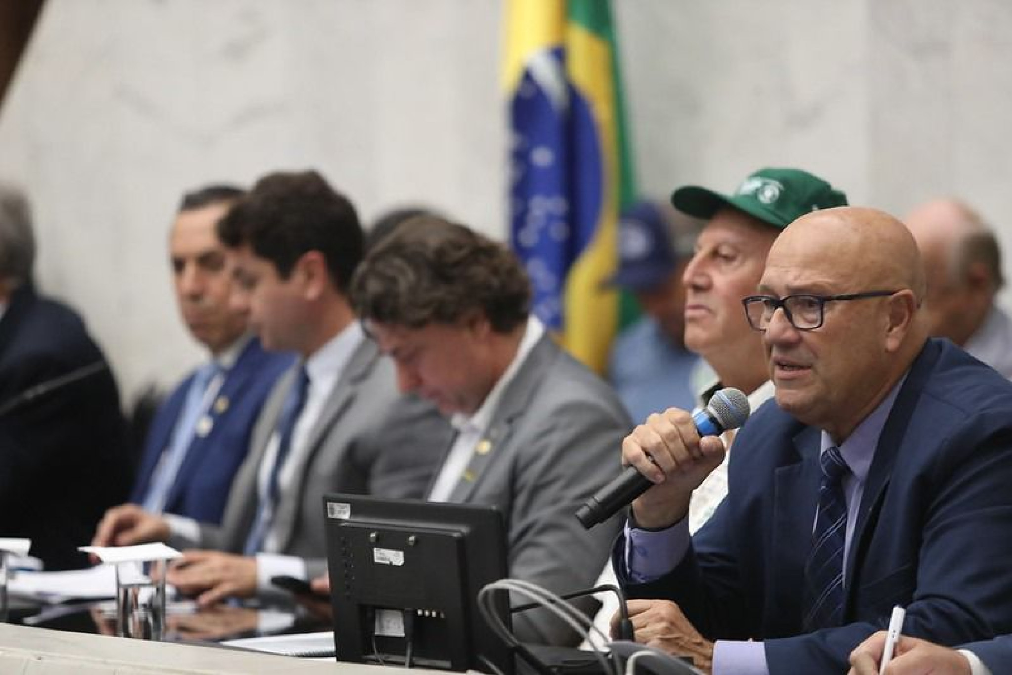 Defesa da cadeia leiteira do Paraná passa pelo apoio aos pequenos produtores, avalia deputado Luiz Claudio Romanelli (PSD)