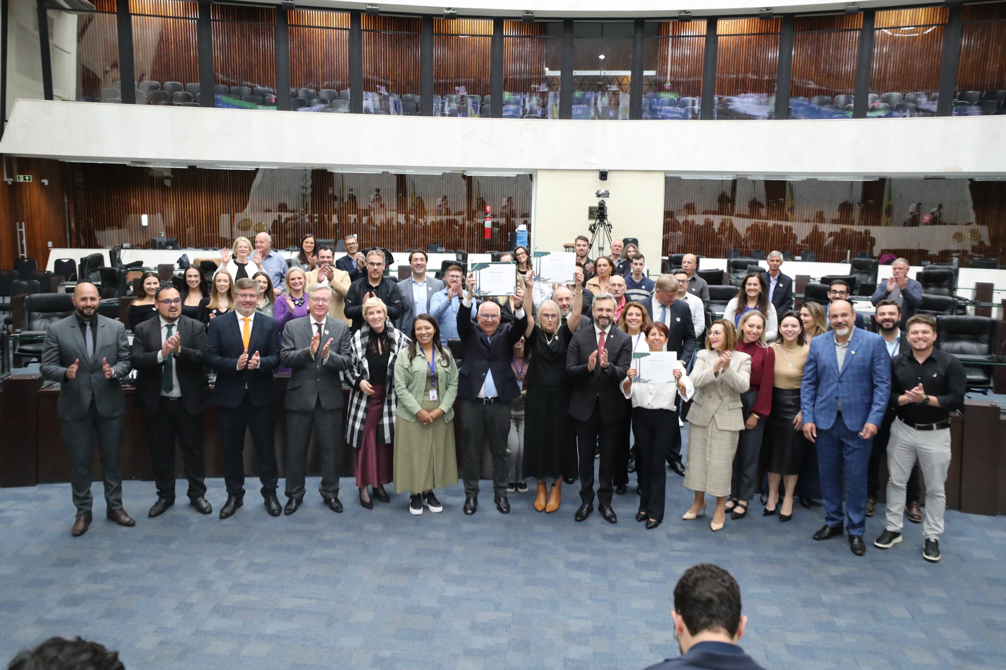 Em Sessão Solene, Assembleia Legislativa celebra os 80 anos da Porcelana Schmidt