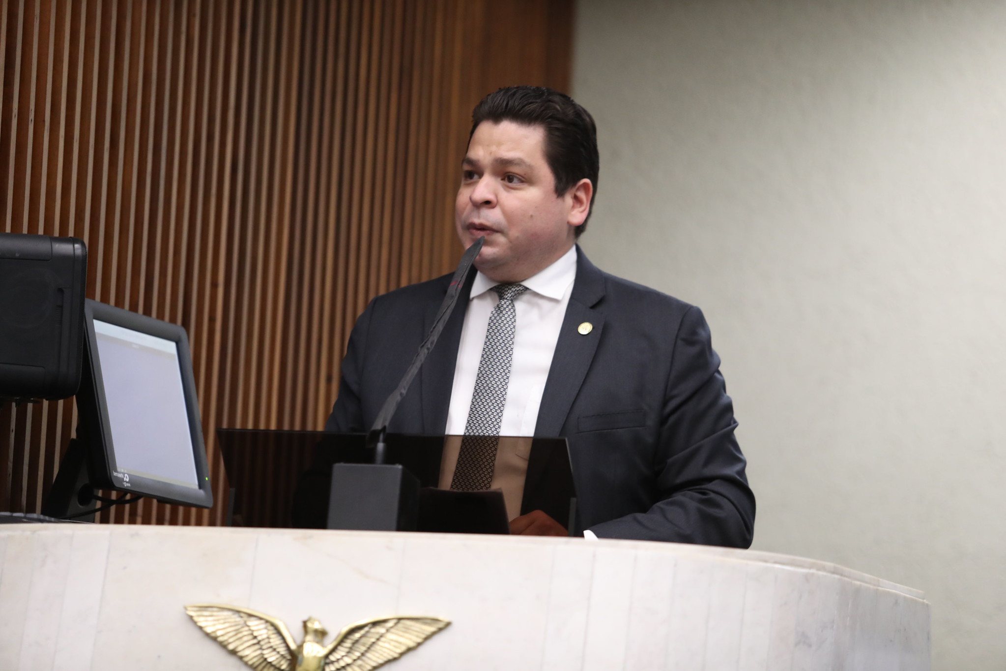 Comissão aprova projeto que aumenta categorias beneficiadas por auxílio emergencial