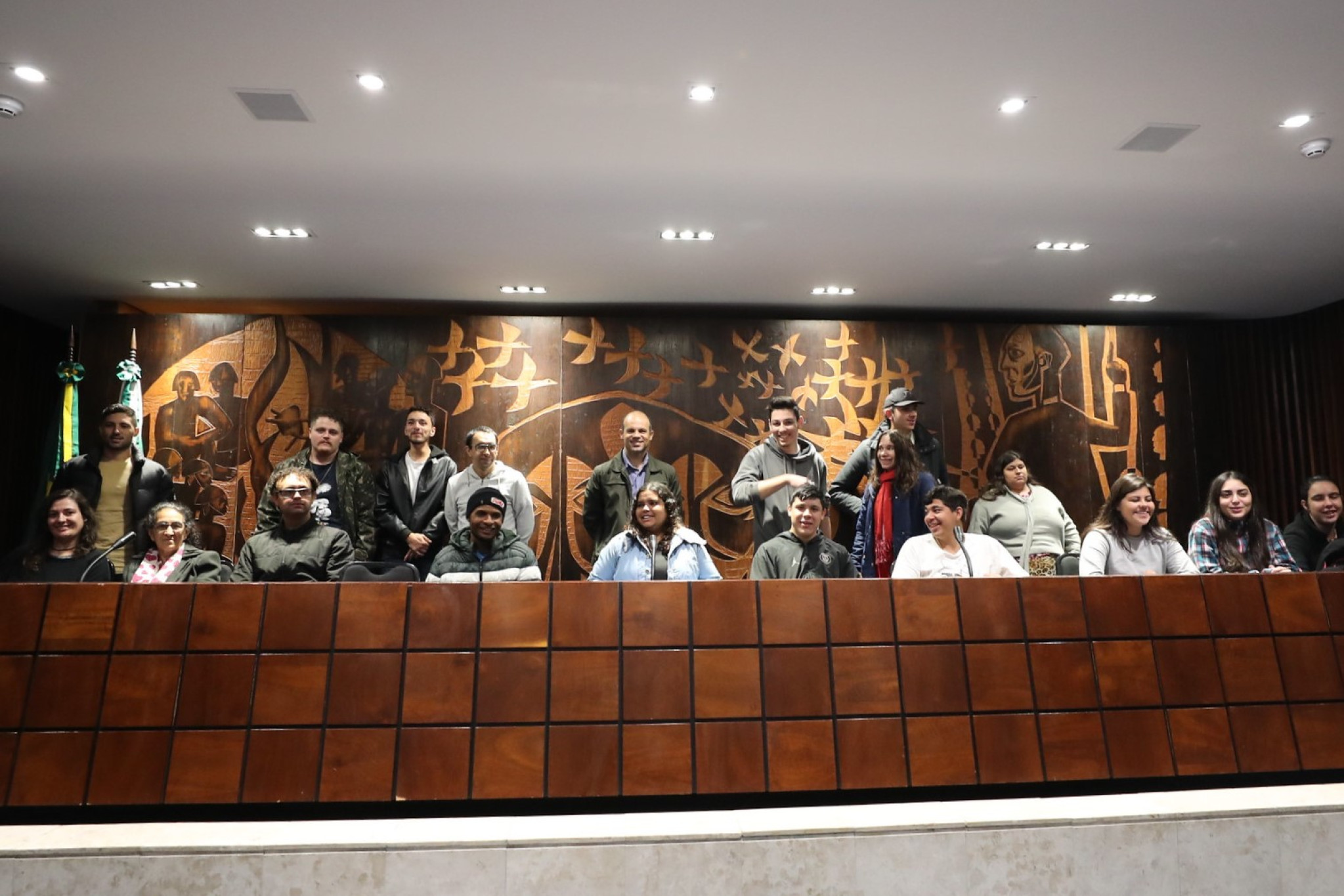 Alunos do CEEBJA Campo Comprido conhecem a Assembleia Legislativa