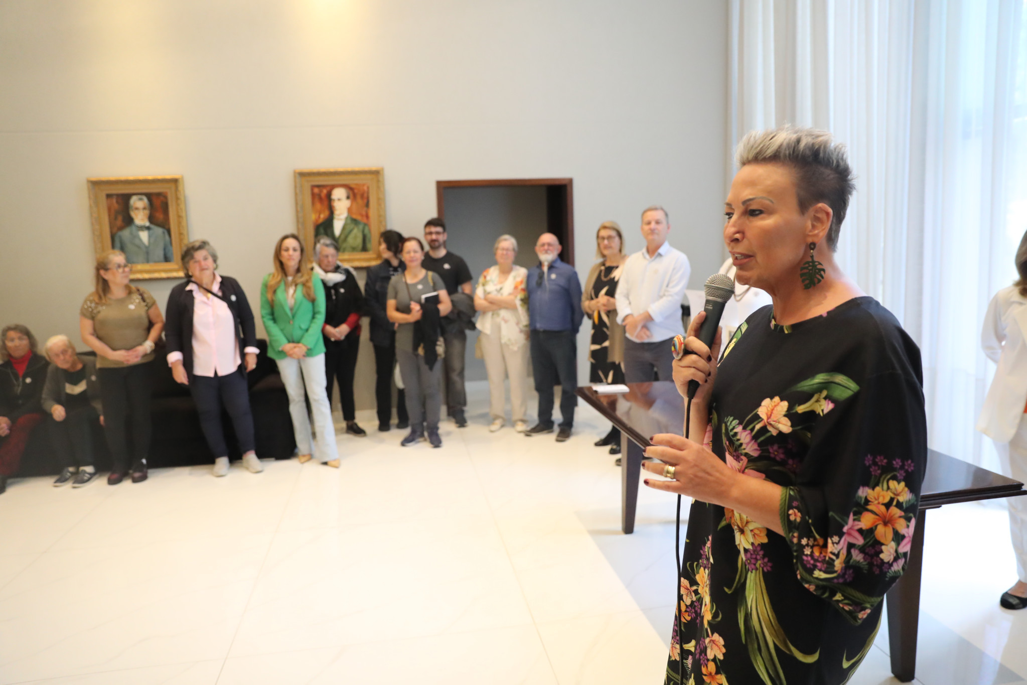 Exposição “Metamorfose: Abstração de Flores” é aberta na Assembleia Legislativa