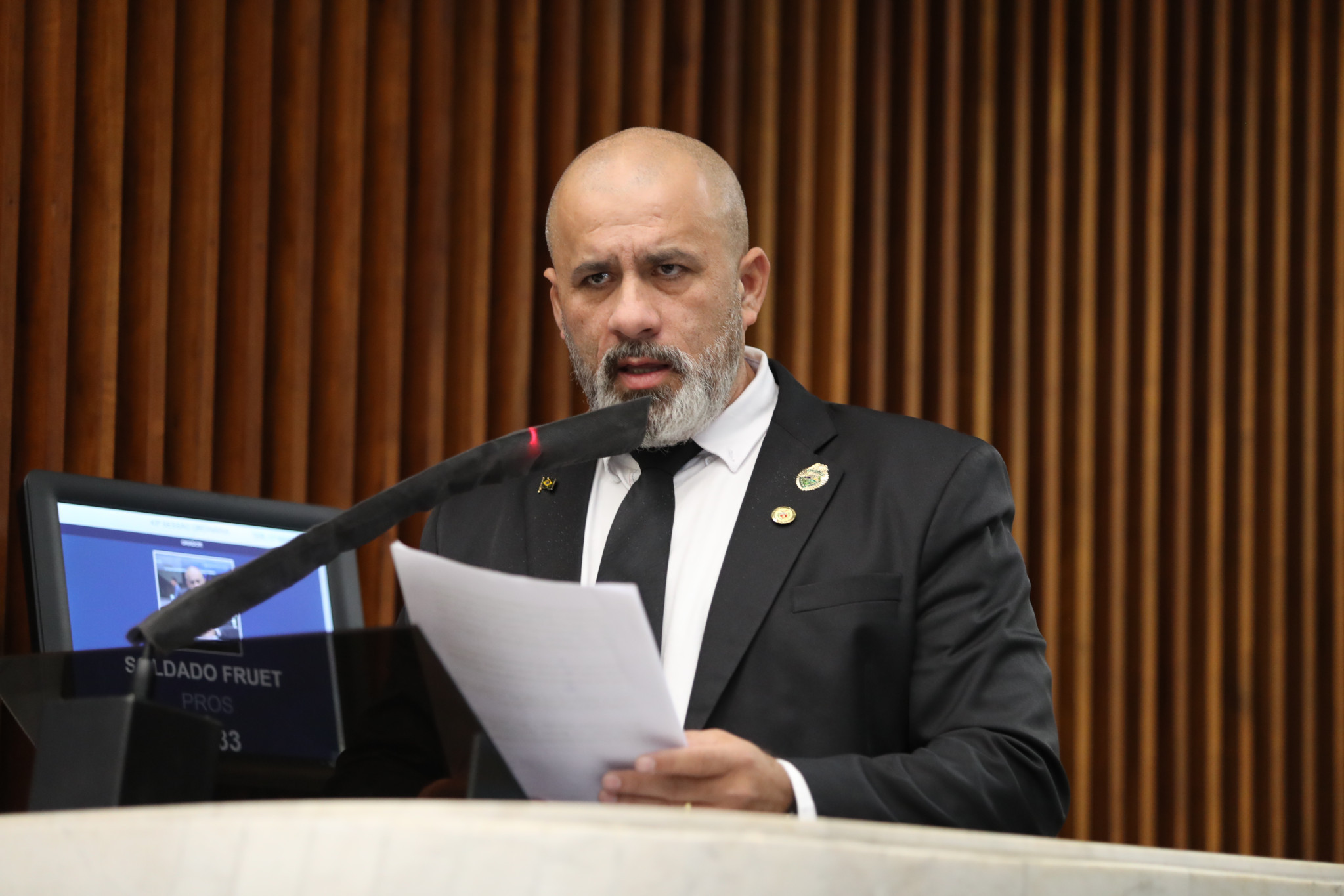 Deputado Soldado Fruet questiona contrato sem licitação para PSS da Educação