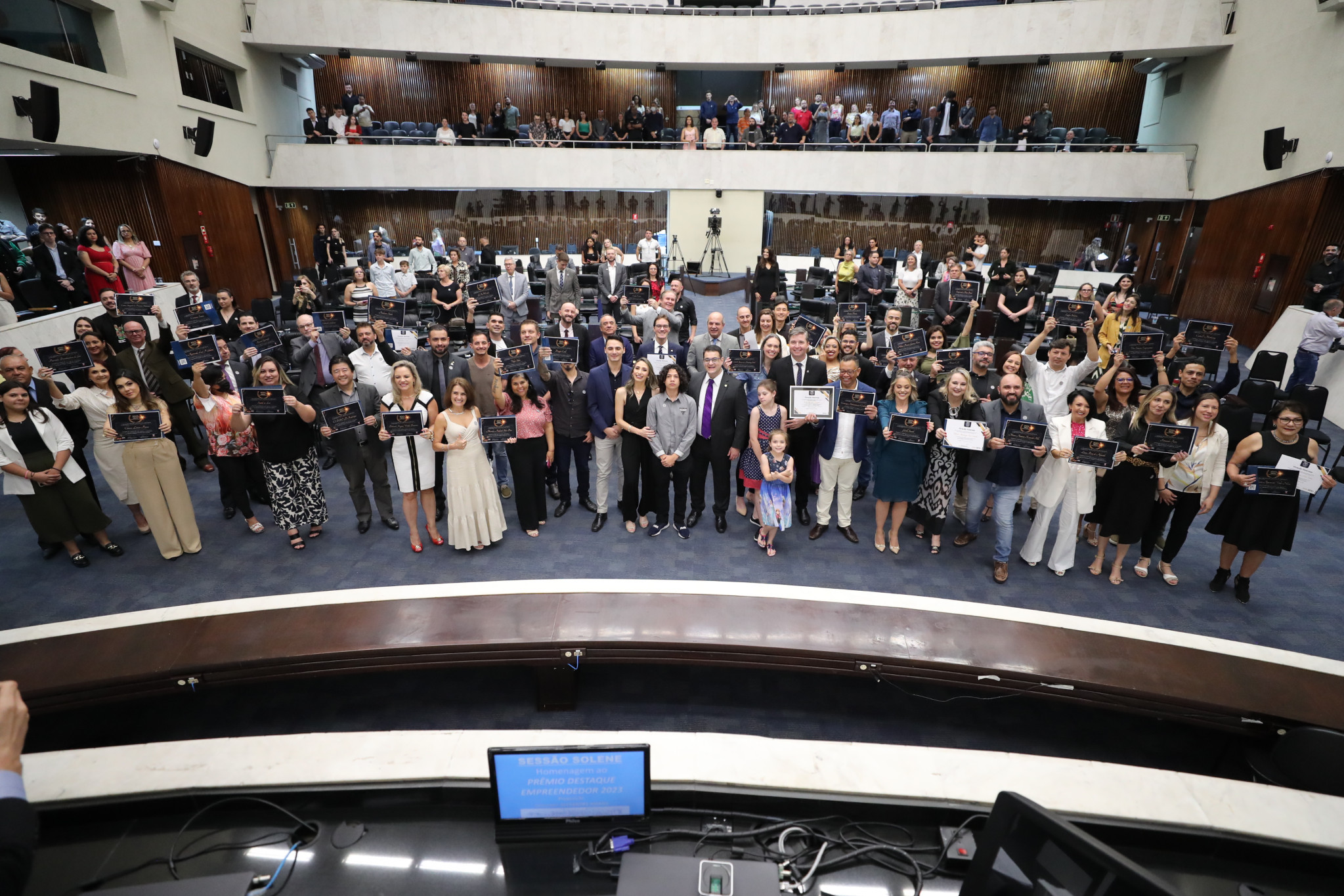Premiação reconhece esforço e contribuição de empreendedores no Paraná