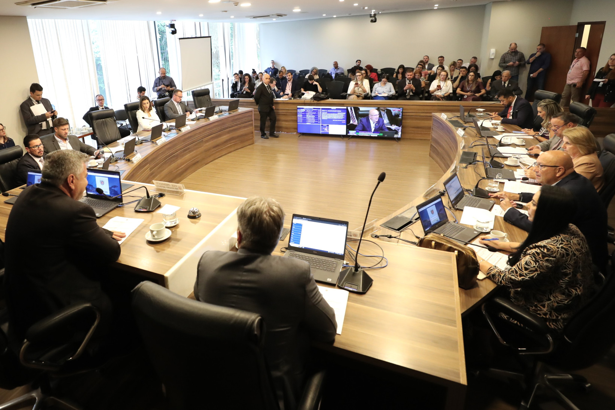 CCJ aprova bolsa-auxílio a policiais penais durante cursos de formação