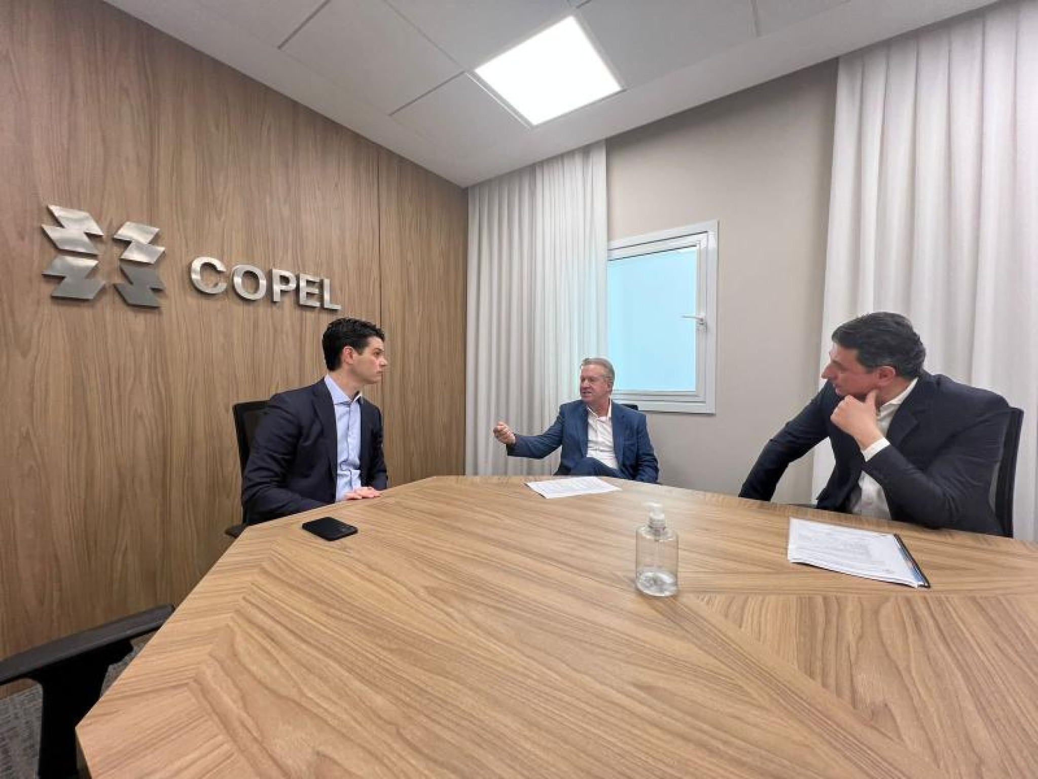 Deputado Luis Corti (PSB) entrega à Copel relatório com reivindicações sobre o setor energético